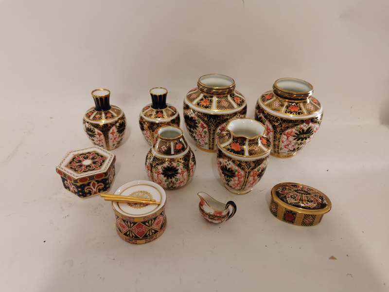 A collection of Royal Crown Derby English bone china, Imari and other pattern pieces to include, 2
