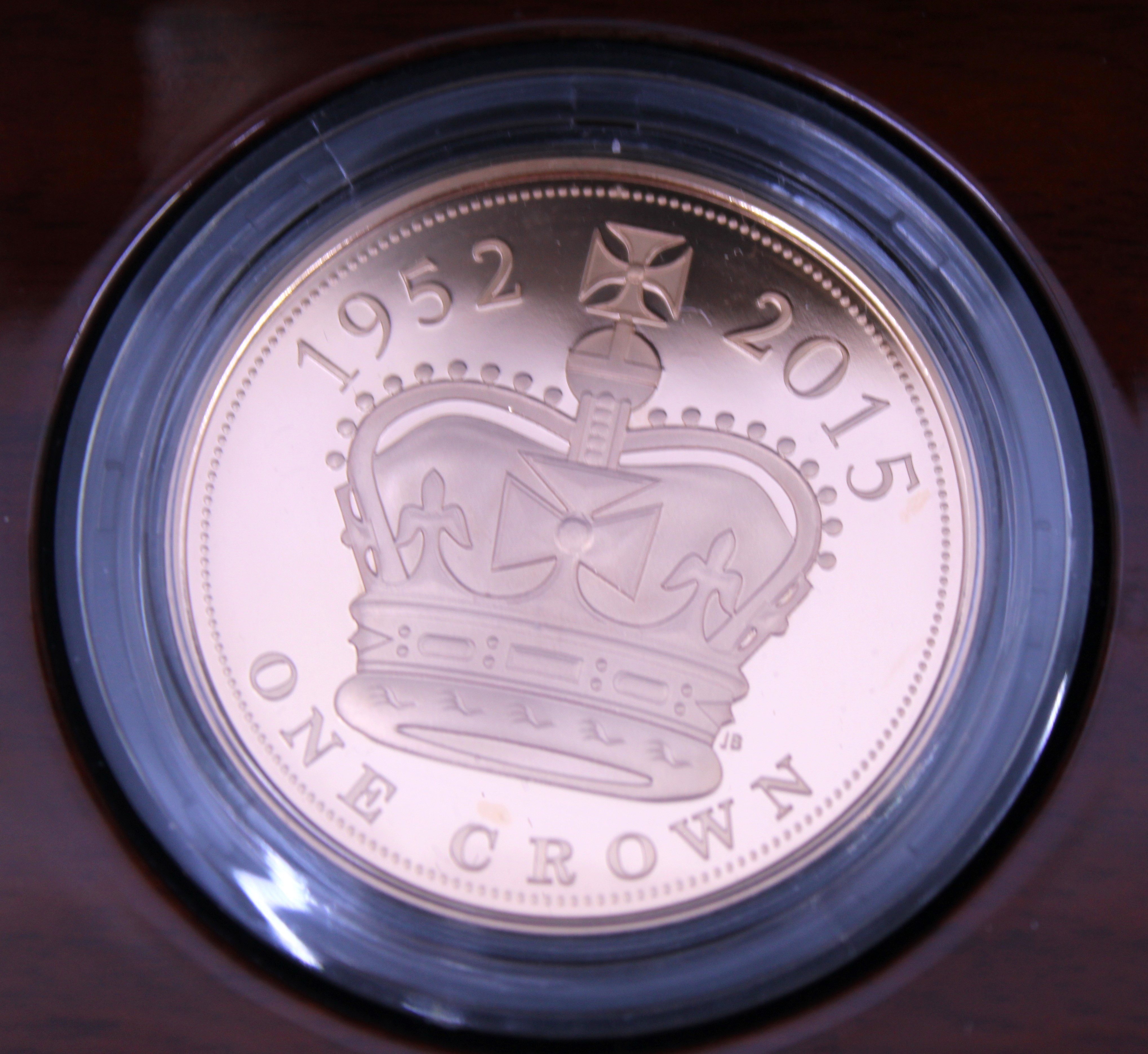 The Royal Mint The Longest Reigning Monarch 2015 UK Gold Proof Coin. Boxed with Certificate of - Image 2 of 3