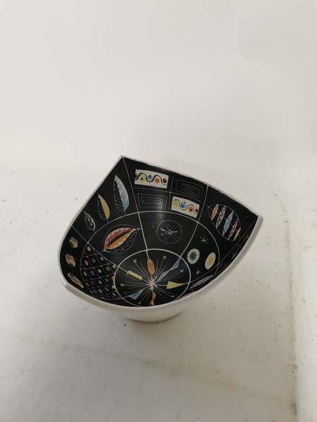 A Glyn Colledge Art Denby Pottery Cheviot Design Retro 1950's bowl signed underneath.16cm in - Image 3 of 3