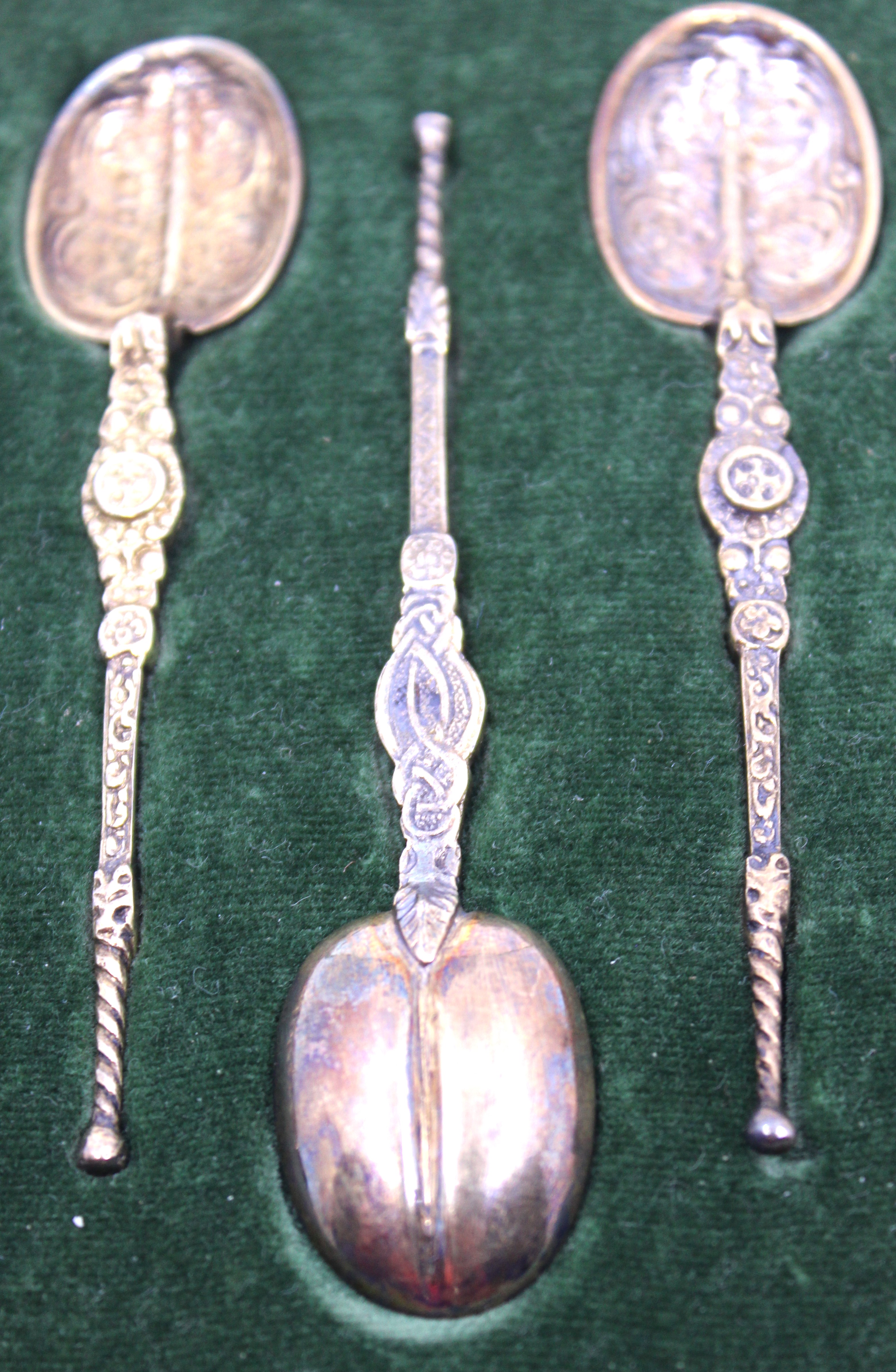 Set of Six Sterling Silver Art Deco Ornate Coffee Spoons. Boxed.  The Spoons are hallmarked with the - Image 3 of 3