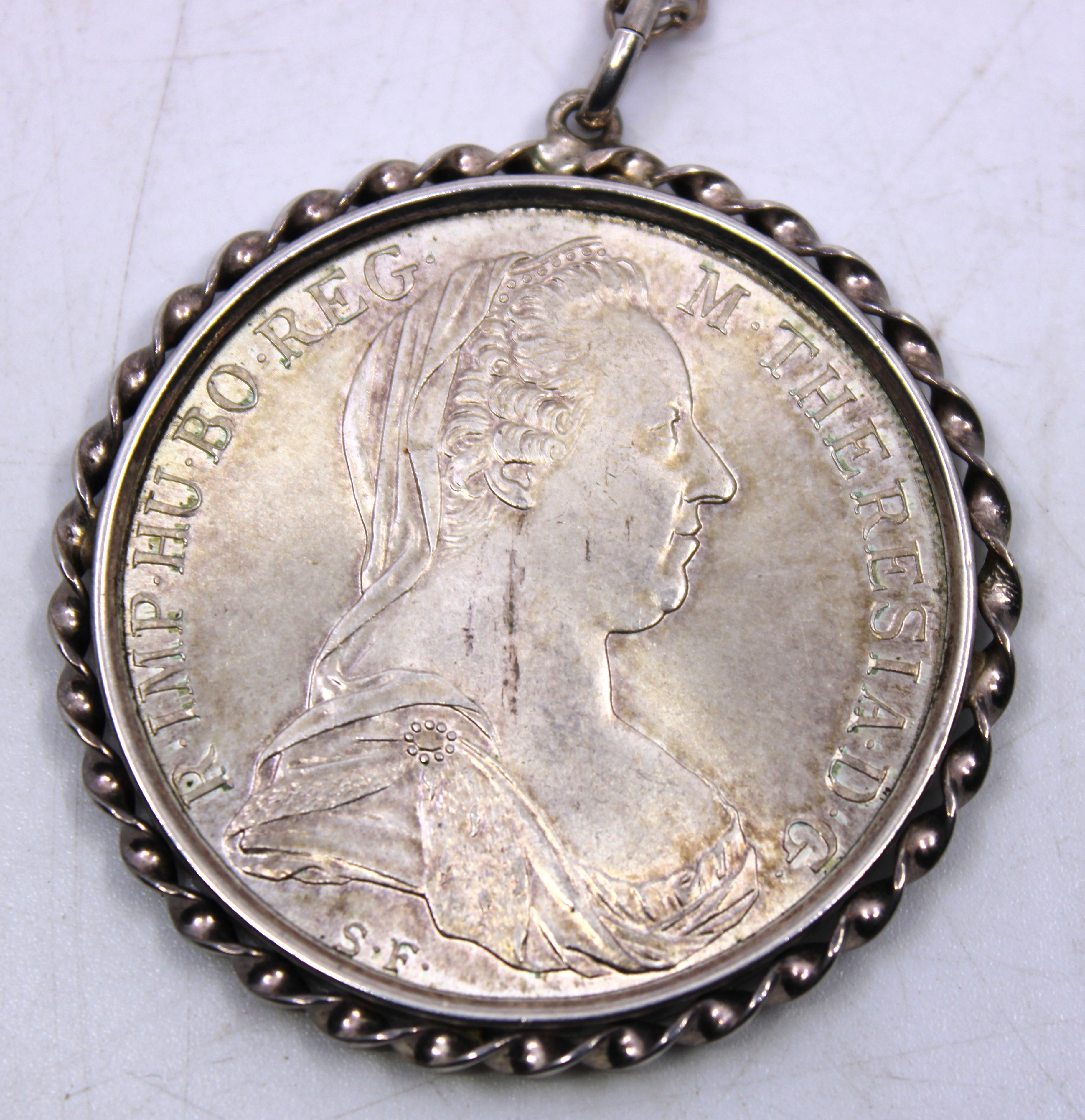 Maria Theresa 1780 Thaler Re-strike Coin Pendant on a Silver Chain.  An impressive size Coin Pendant - Image 2 of 3