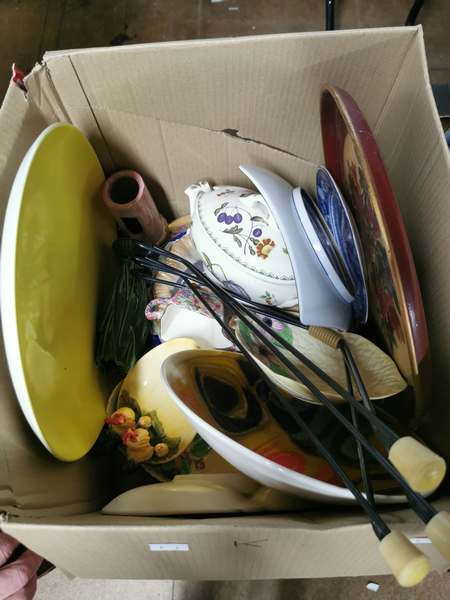 A quantity of miscellaneous ceramics to include; teapots, figurines, teaware, Carlton ware and other - Image 2 of 6