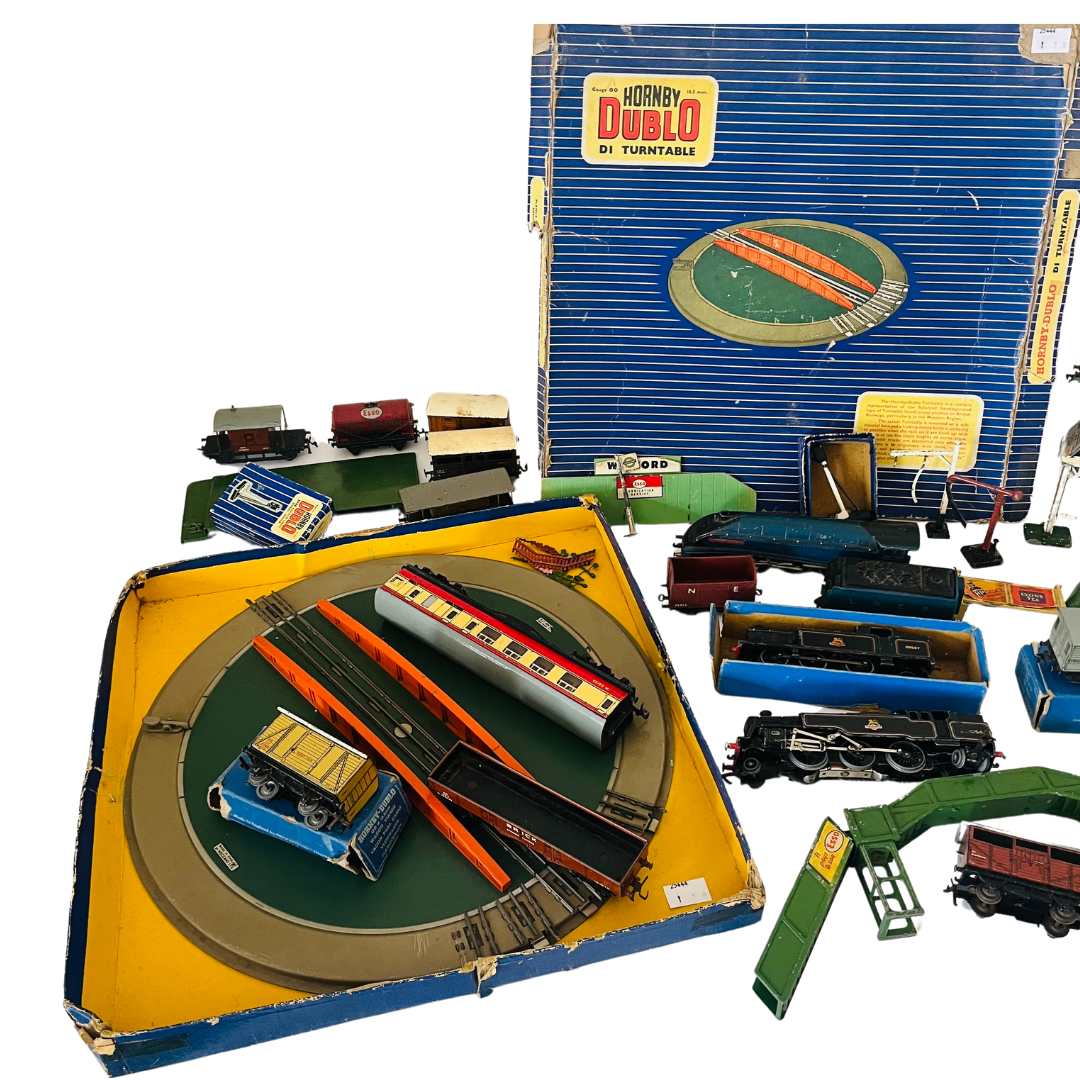 A collection of Mid-Century and earlier OO gauge Hornby trains and accessories to include a Hornby - Image 2 of 4