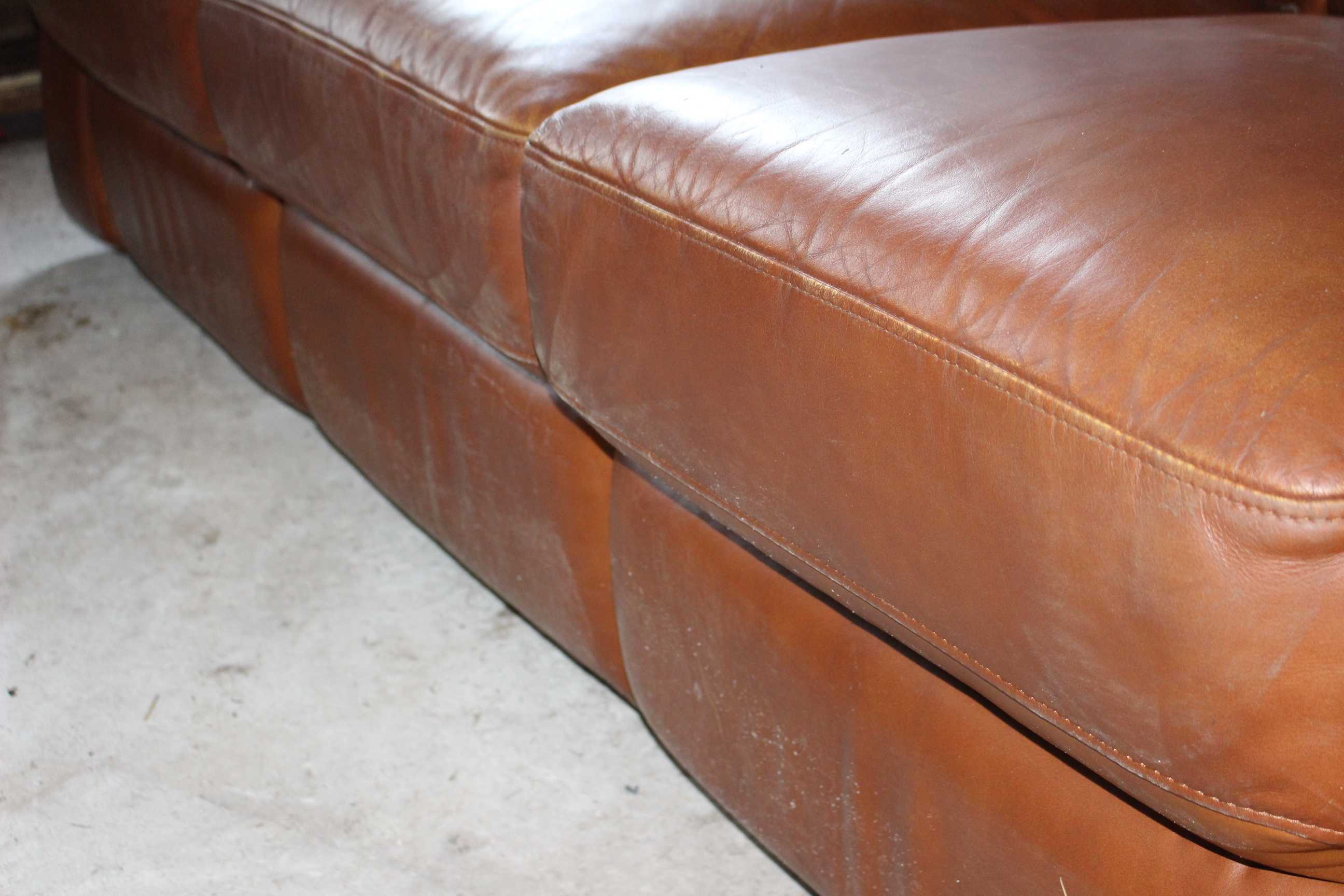 3 seater Tan leather retro style reclining sofa (outer 2 seats recline) small signs of normal use - Image 6 of 6