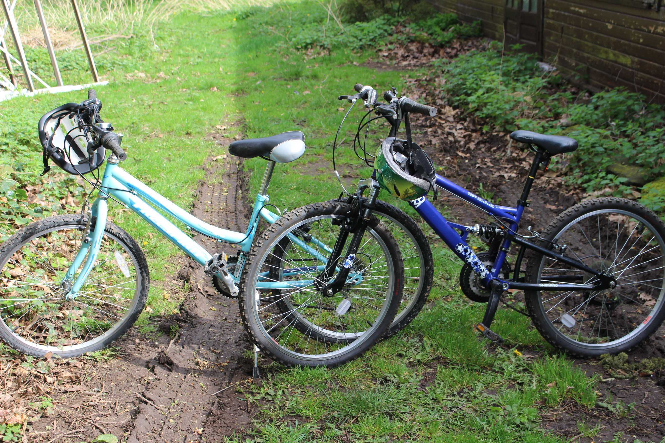 2 x Childrens mountain bikes with accessories.