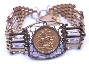 Mounted 1910 Sovereign on 9ct Gold Gate Bracelet with Padlock & Safety Chain.  The gate bracelet