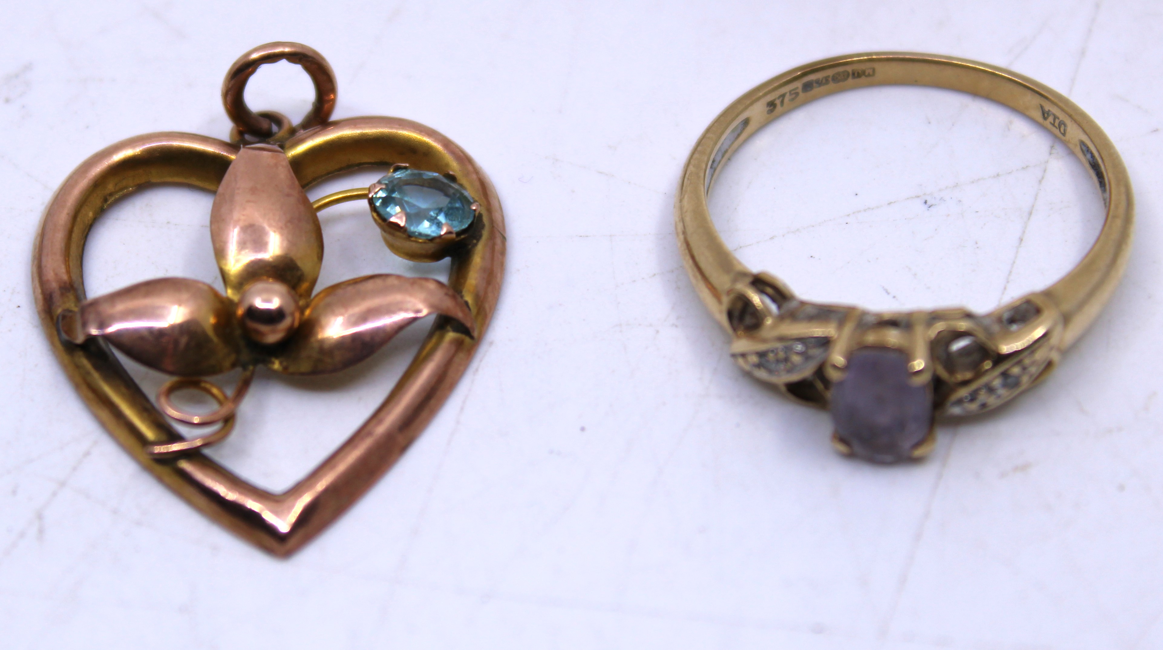 Selection of 9ct Gold Jewellery and a Sterling Silver Cameo Brooch.  To include Seven 9ct Gold - Image 3 of 3