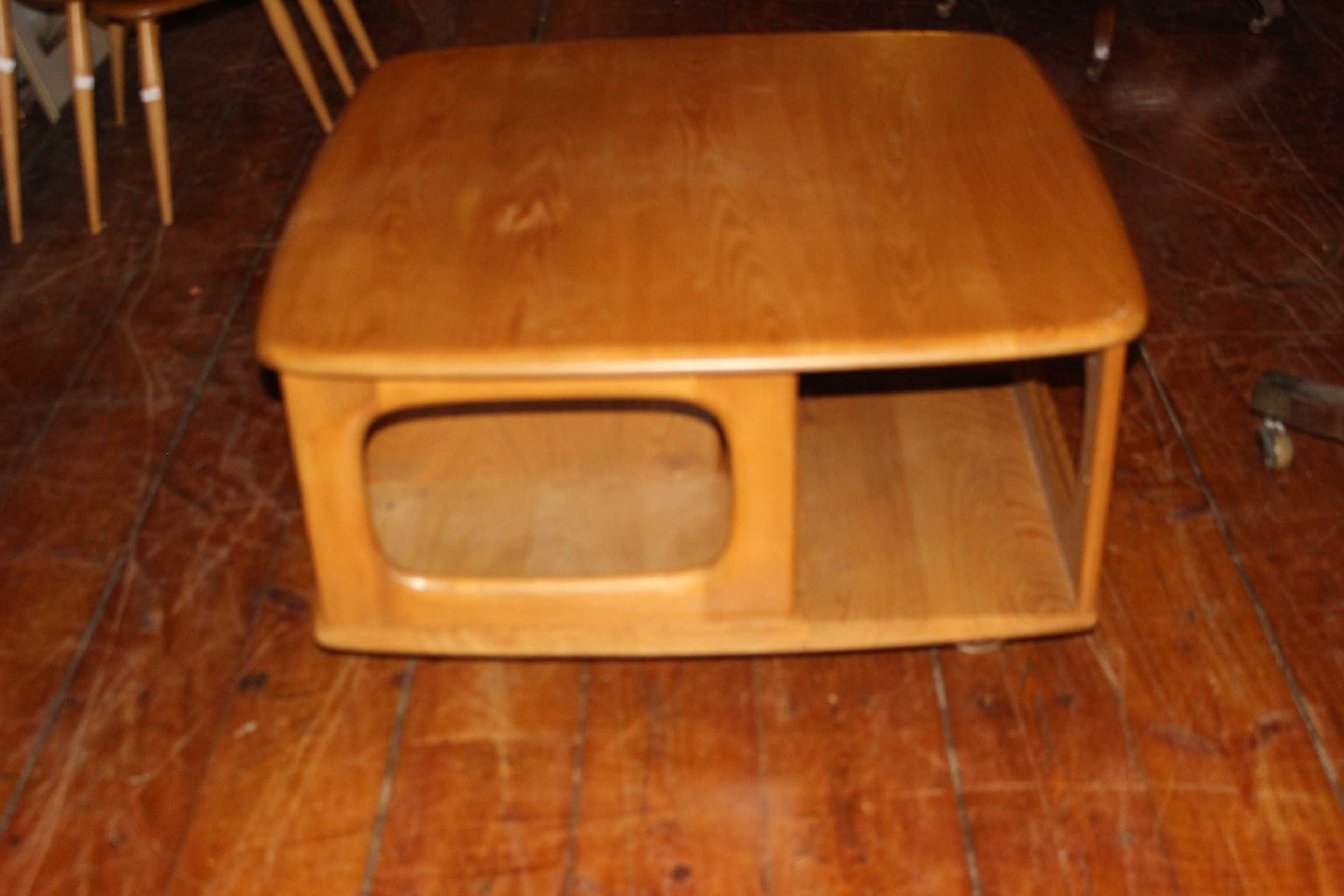 Ercol Pandoras box TV table very good used condition but one the draw knobs is broken. - Image 3 of 5