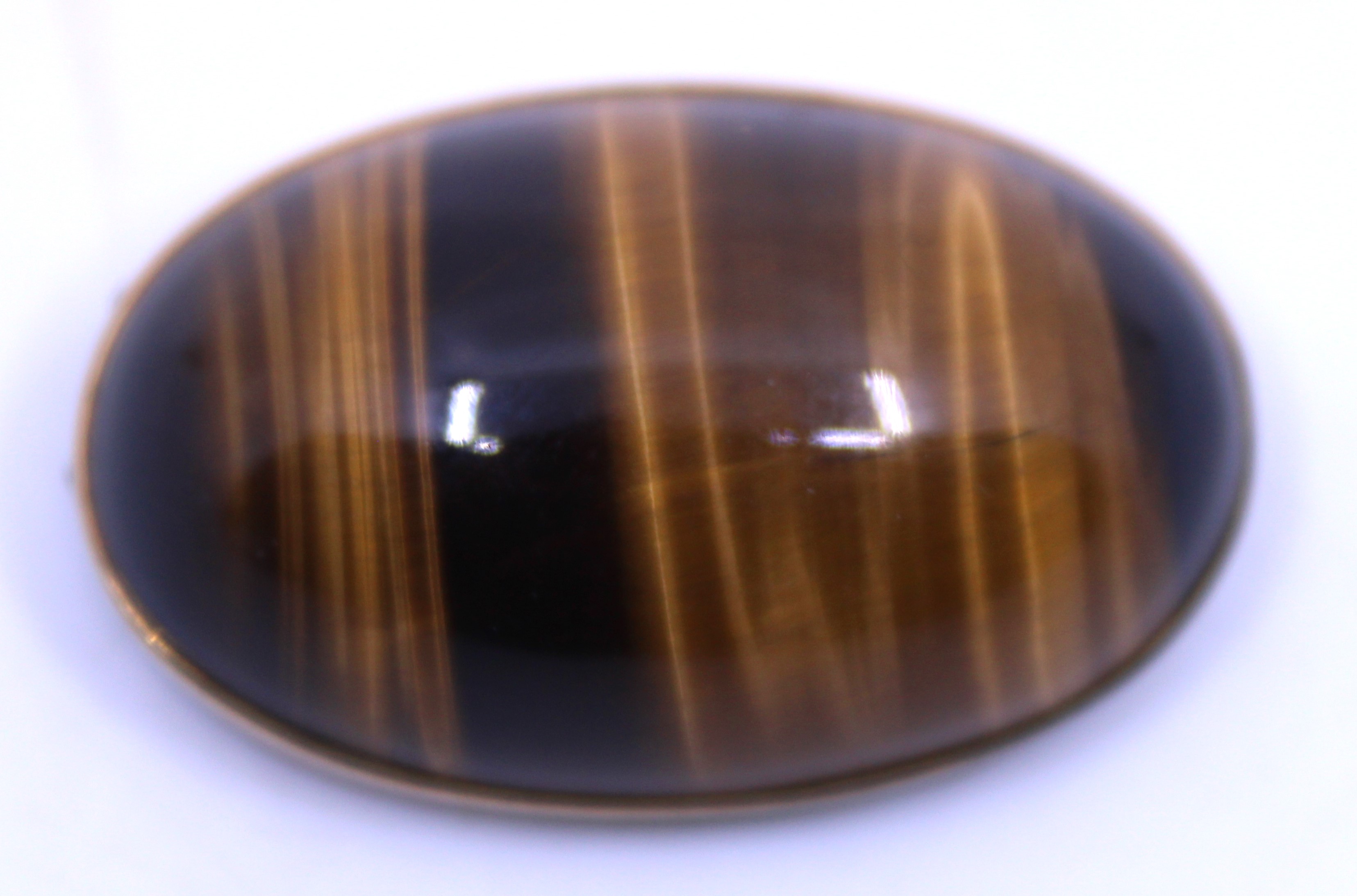 9ct Yellow Gold Tiger's Eye Quartz Brooch Pendant.  The Oval Cabochon Tiger's Eye Quartz measures - Image 3 of 3