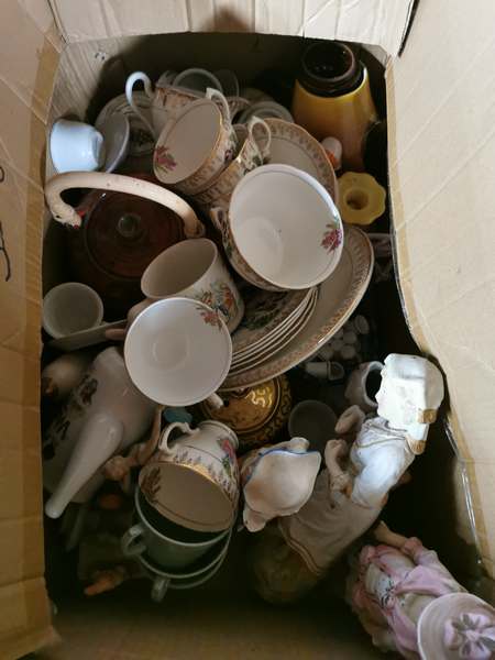 A quantity of miscellaneous ceramics to include; teapots, figurines, teaware, Carlton ware and other - Image 6 of 6