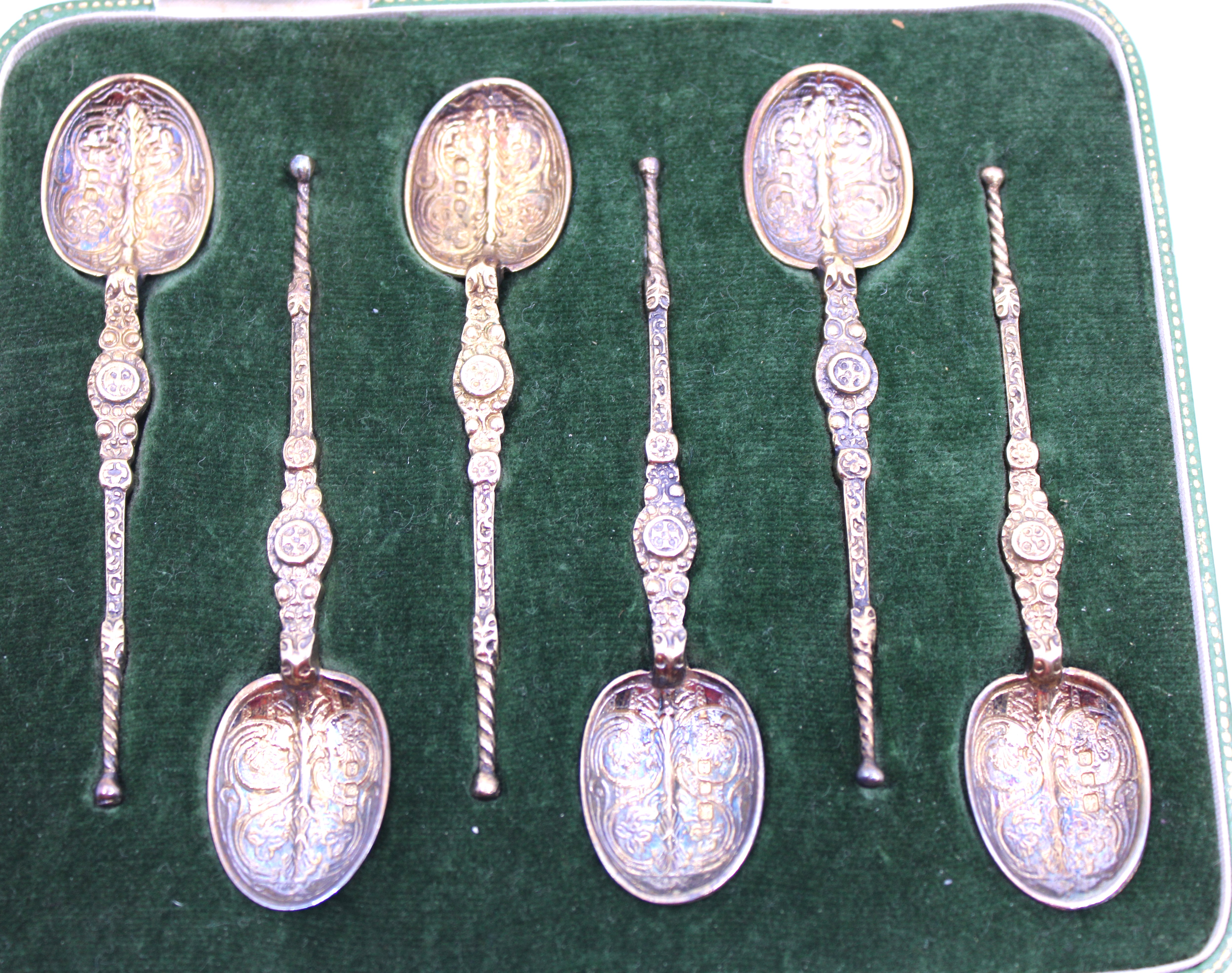 Set of Six Sterling Silver Art Deco Ornate Coffee Spoons. Boxed.  The Spoons are hallmarked with the - Image 2 of 3