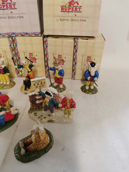 A quantity of novelty collectable teapots to include 'pots of fun' by Bob Hersey, Sadler and others. - Image 4 of 7