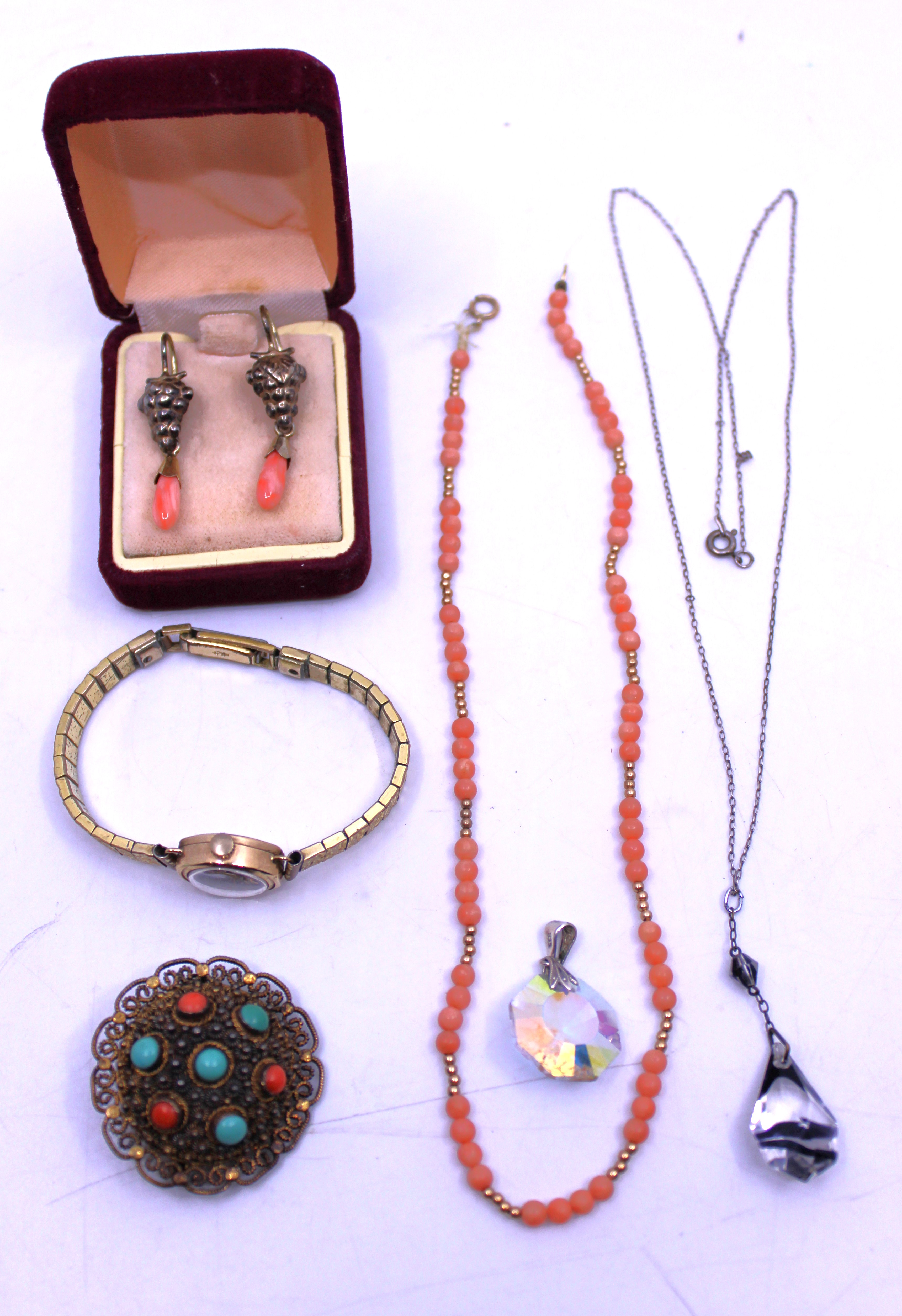 Selection of  Sterling Silver Jewellery, Unmarked White Metal Jewellery and a Vintage Ladies 9ct