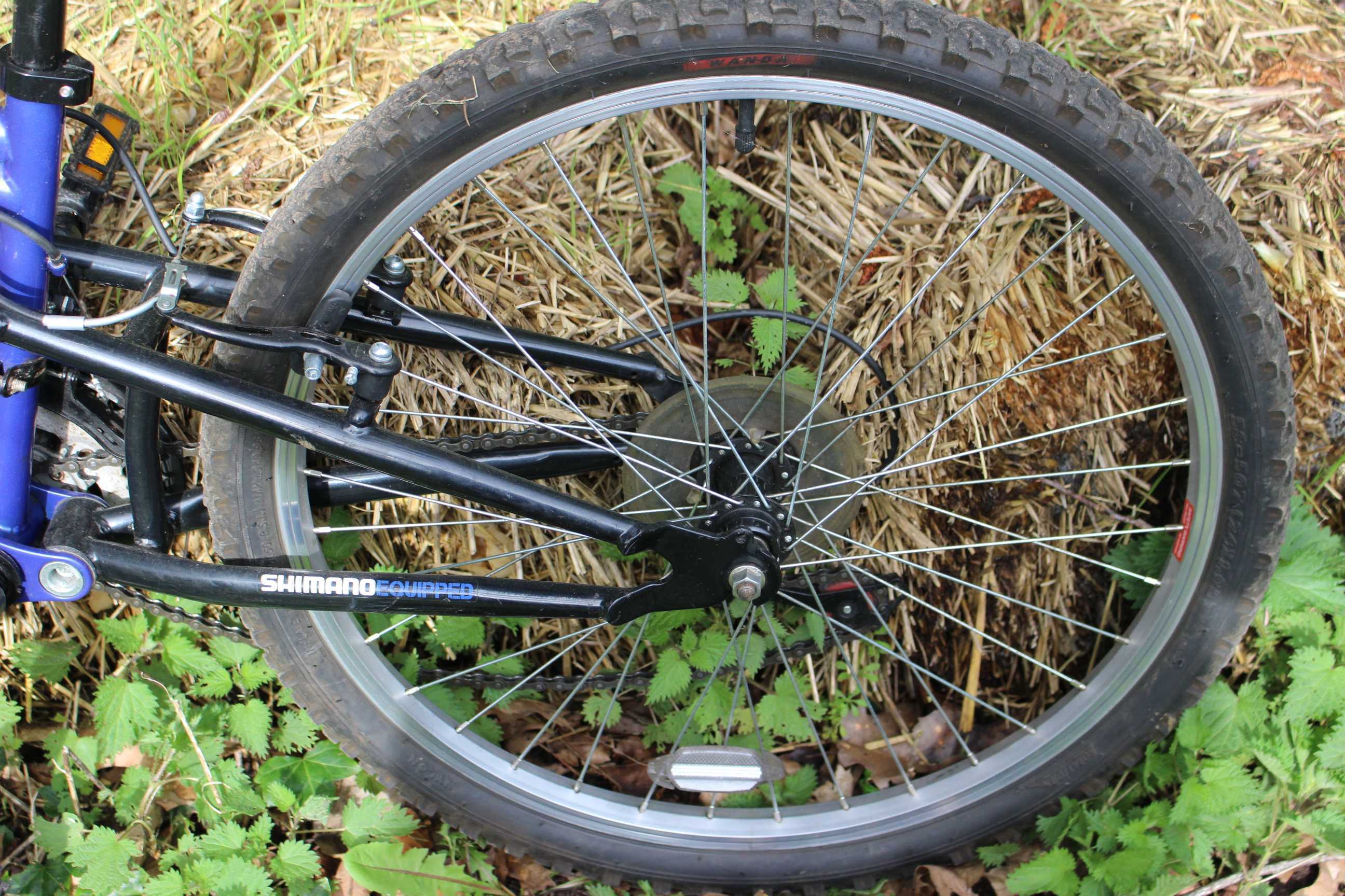 2 x Childrens mountain bikes with accessories. - Image 5 of 12