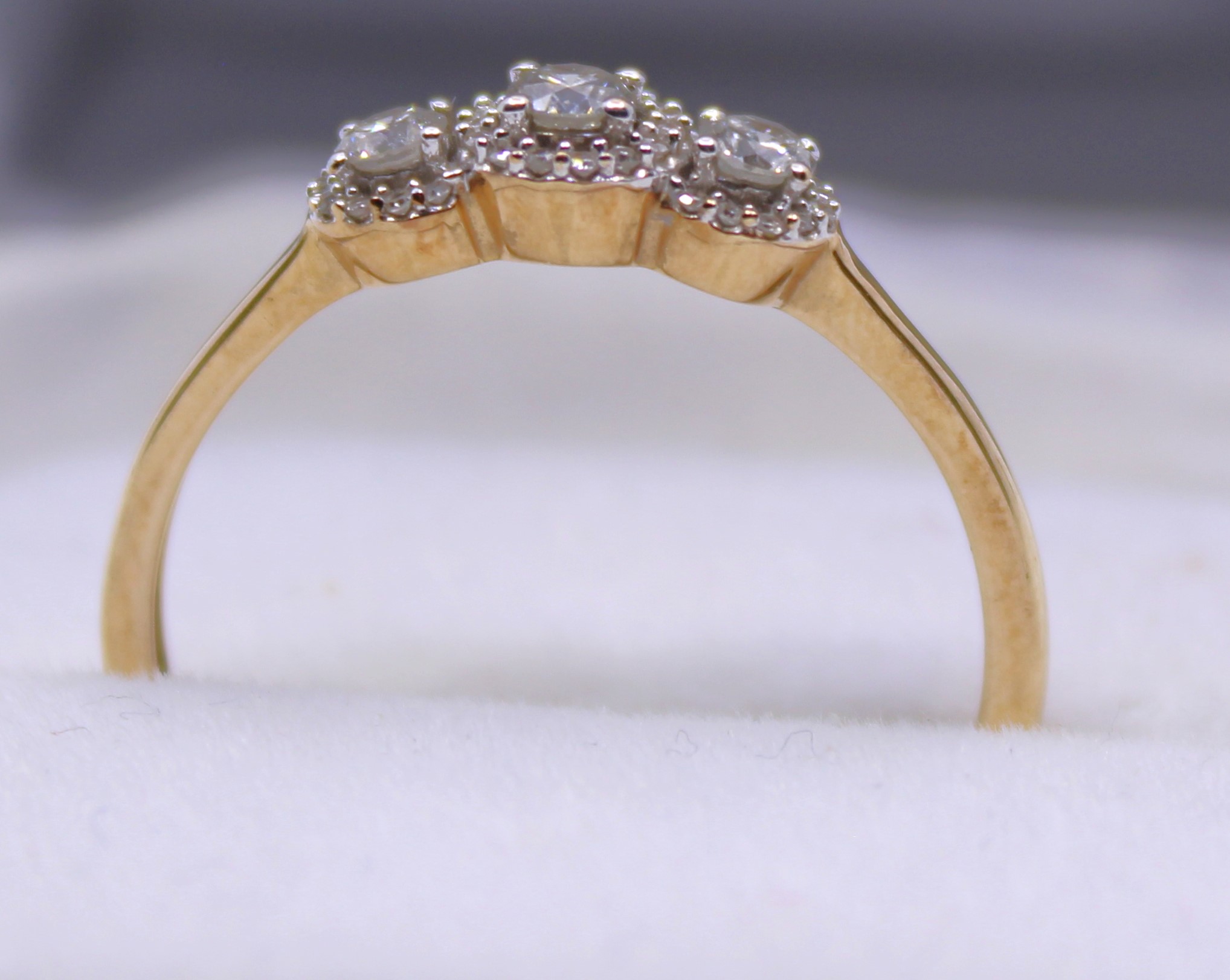 9ct Yellow Gold Three Stone Round Brilliant Cut Diamond ring with surrounding Round Brilliant Cut - Image 2 of 3