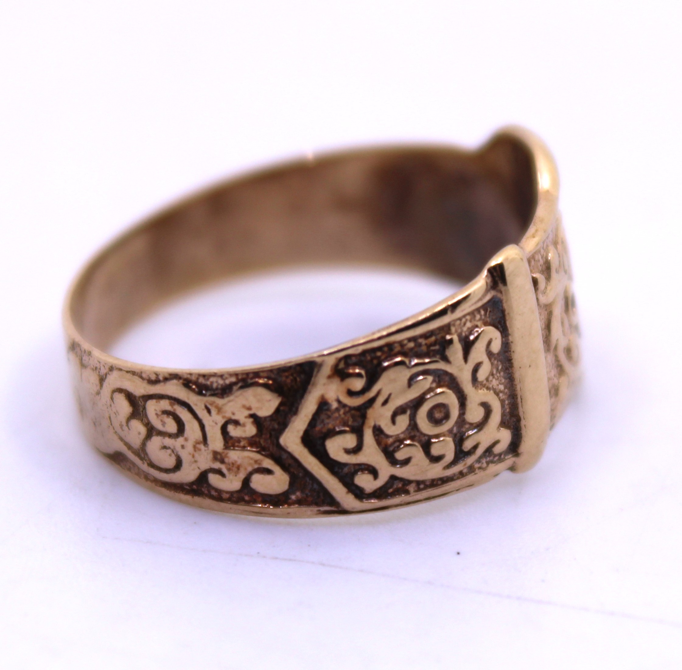 9ct Yellow Gold Buckle Ring.  Ring Size N 1/2 centre.  Total weight is approx. 3 grams. - Image 2 of 3