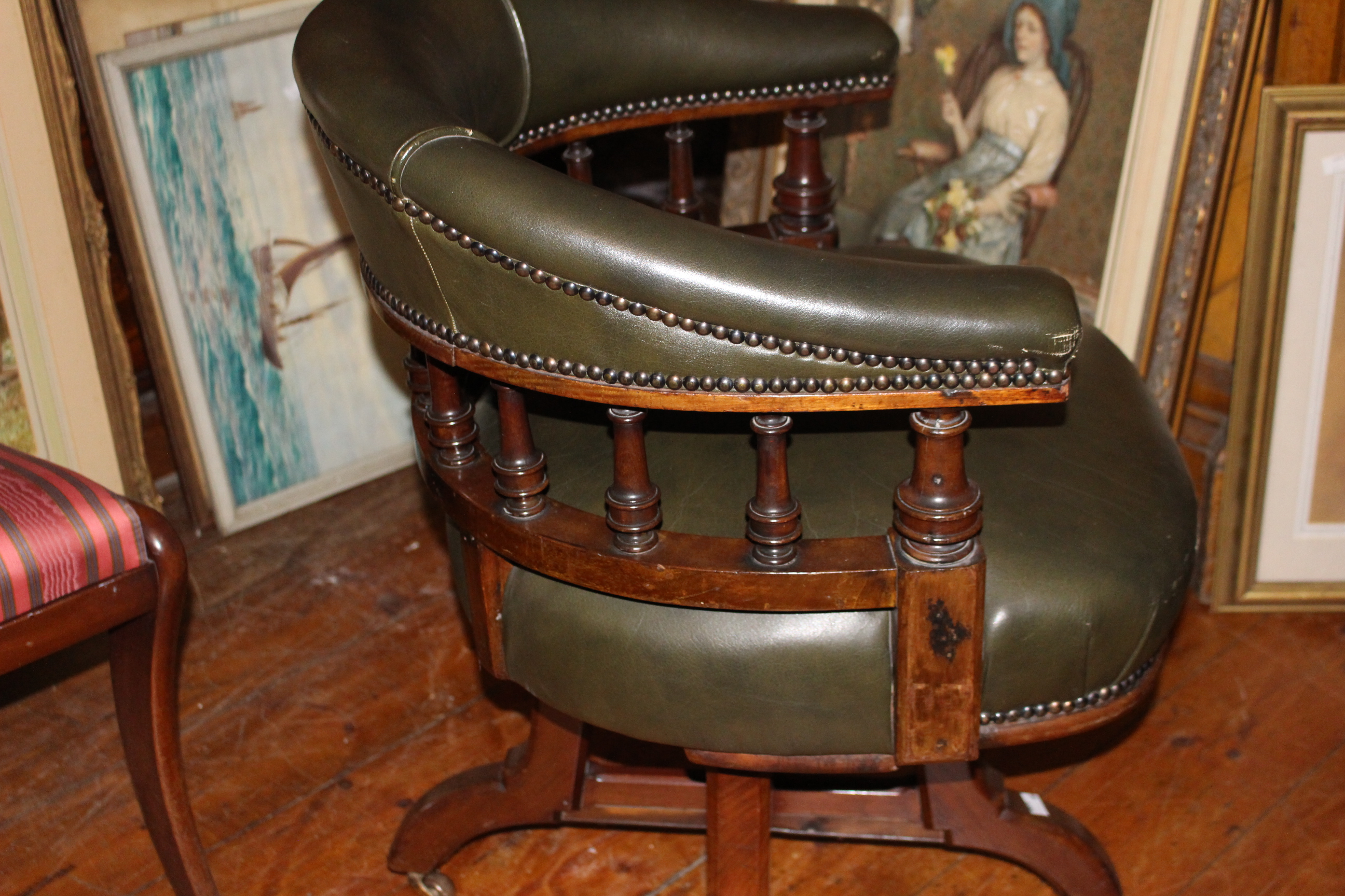 Green swivel captains chair. Some marks to front seat and arm. - Image 5 of 5