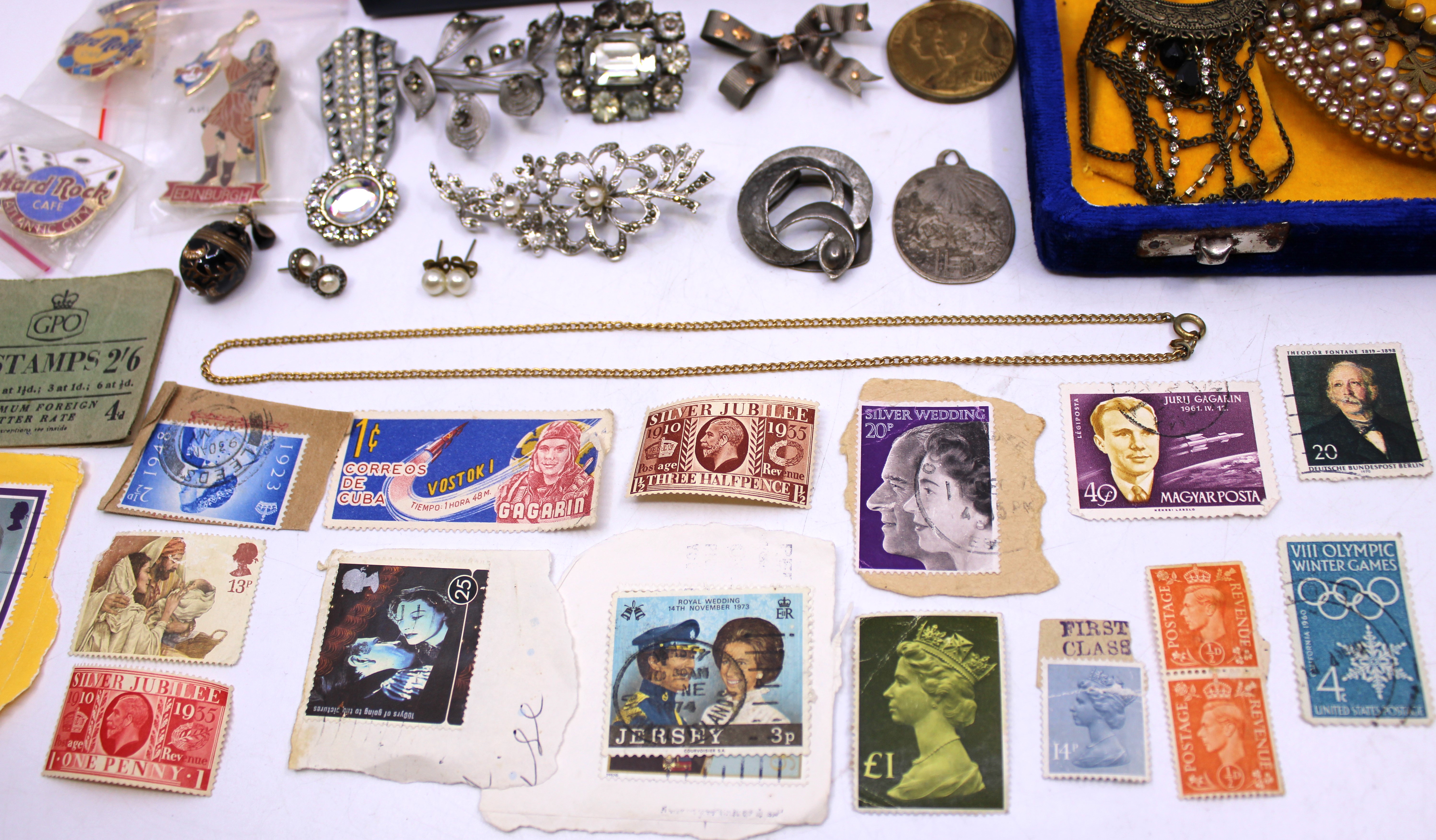 Selection of Costume Jewellery and Miscellaneous items.  To include Brooches, Simulated Pearls, - Image 4 of 4