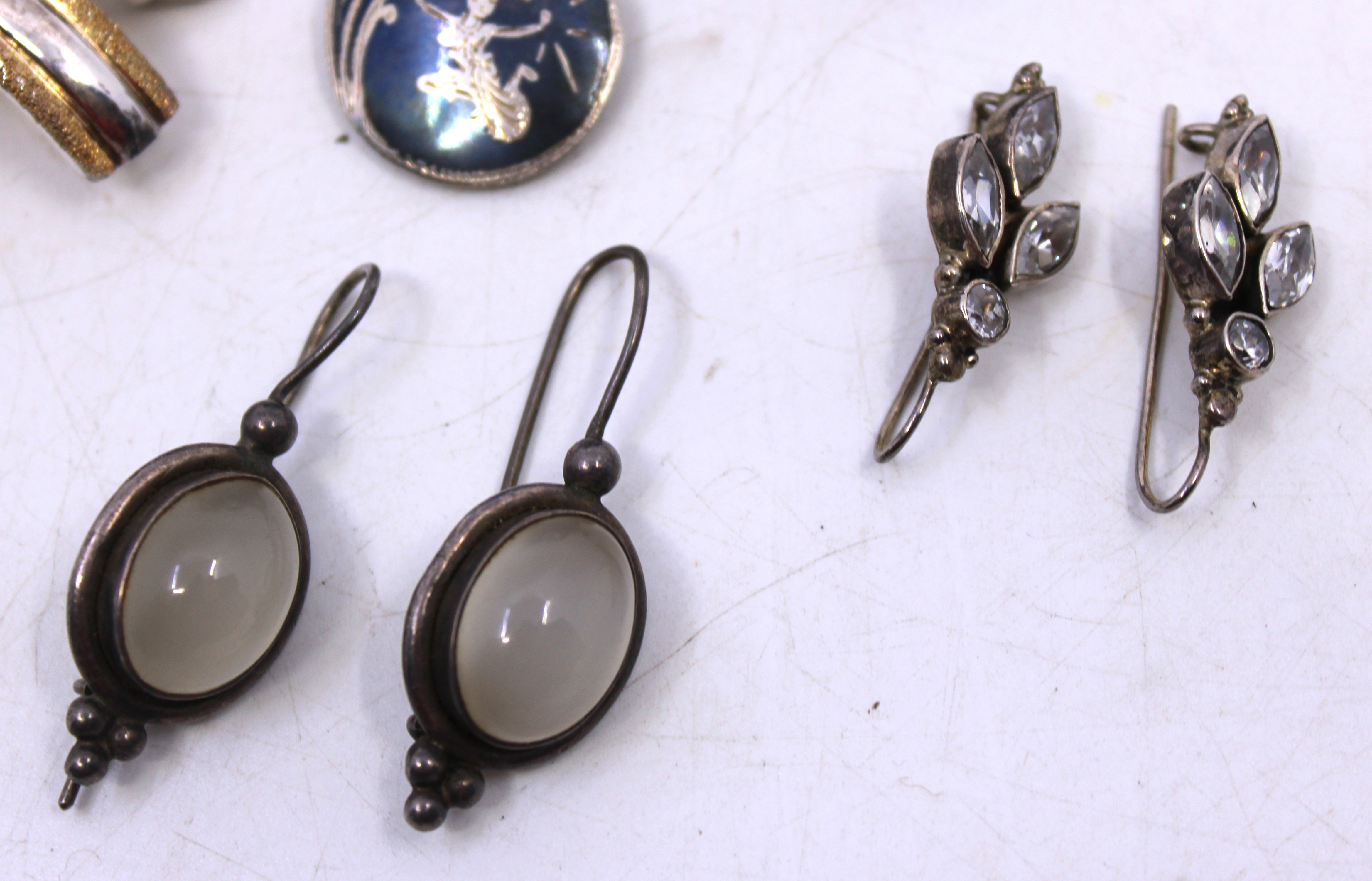 Selection of Sterling Silver Jewellery.  To include Silver Brooches consisting of a Thomas L Mott - Image 2 of 4