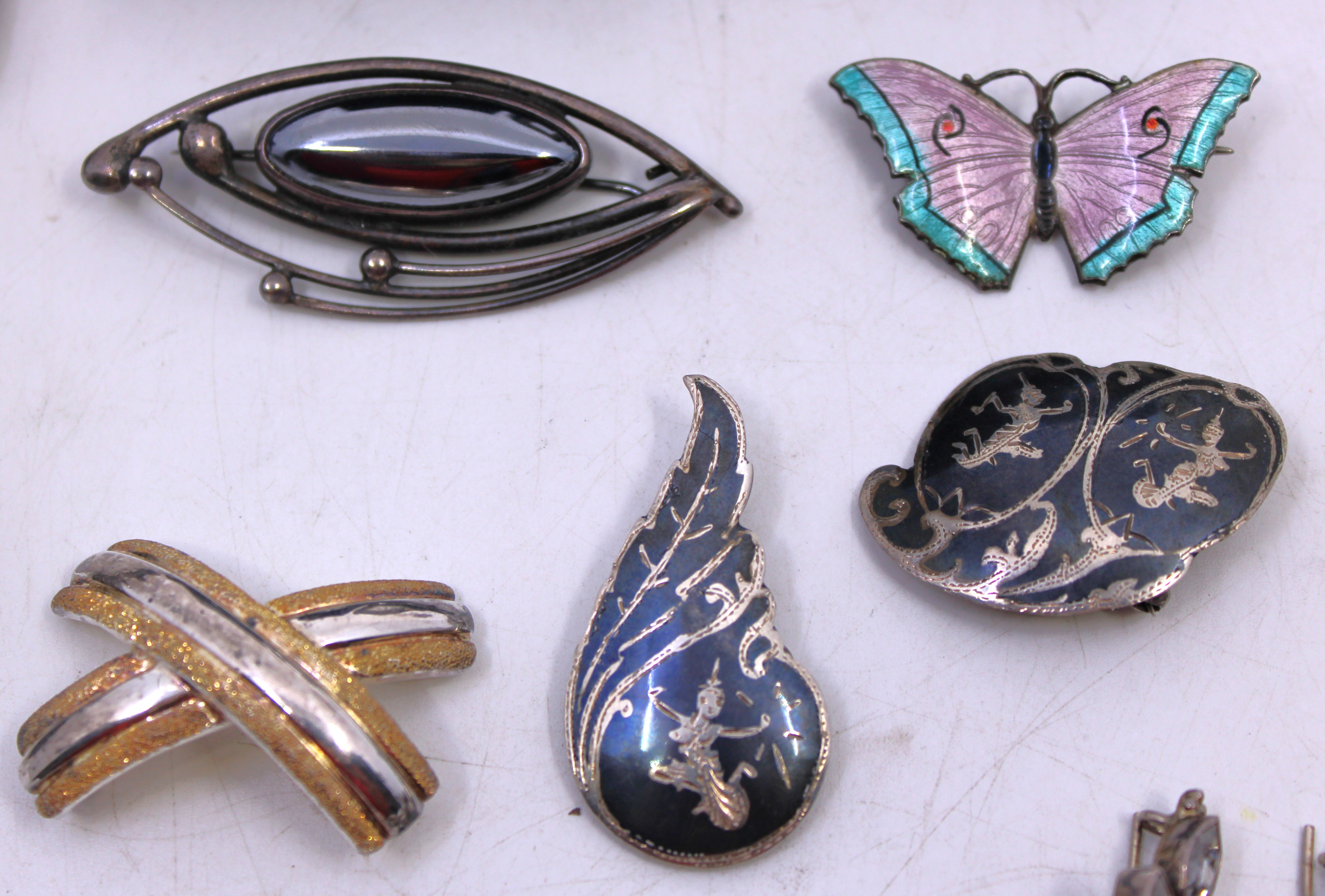 Selection of Sterling Silver Jewellery.  To include Silver Brooches consisting of a Thomas L Mott - Image 4 of 4