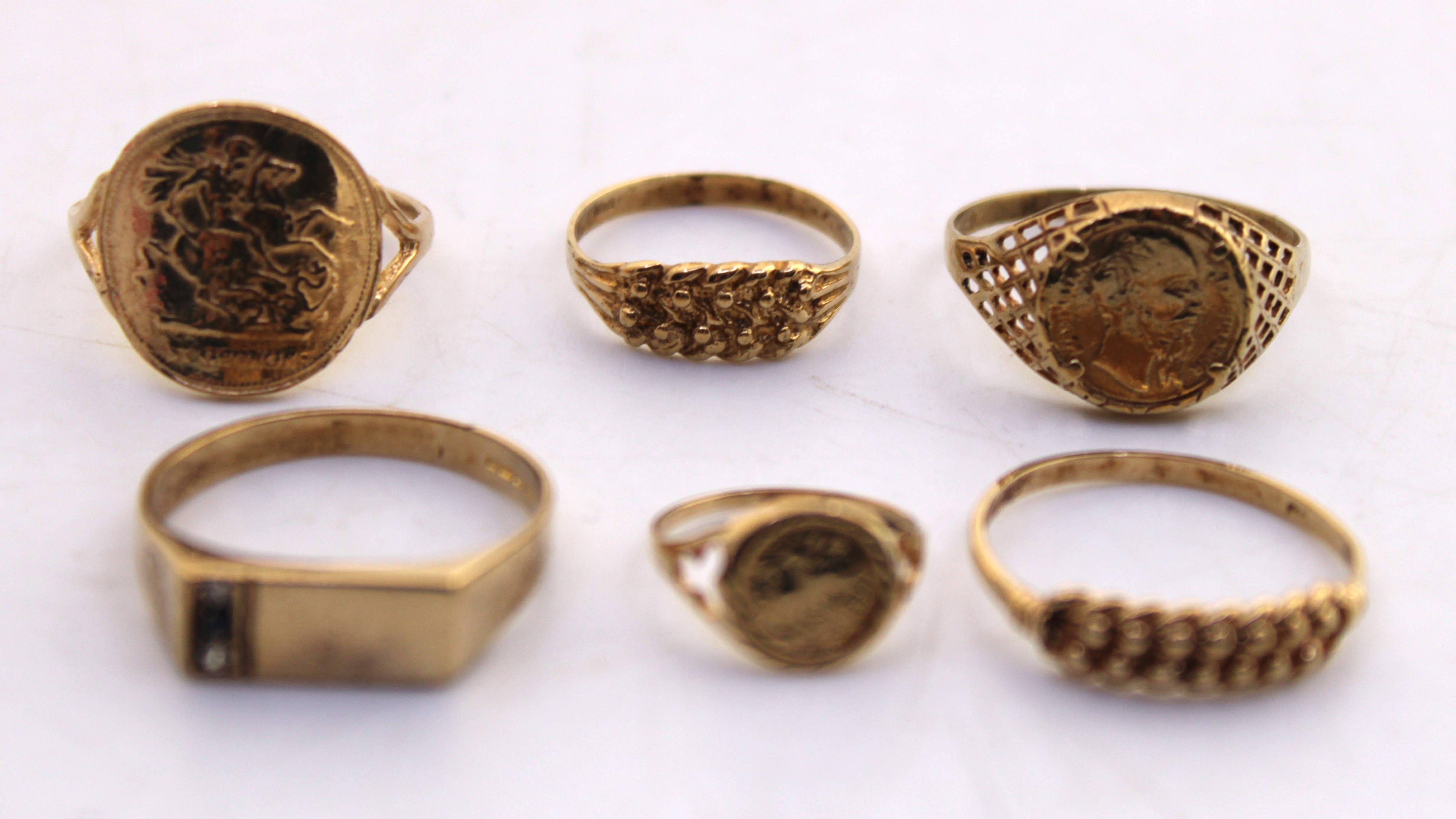 Selection of 9ct Gold Rings.  To include two 9ct Gold Child's rings, St.George ring, a signet ring