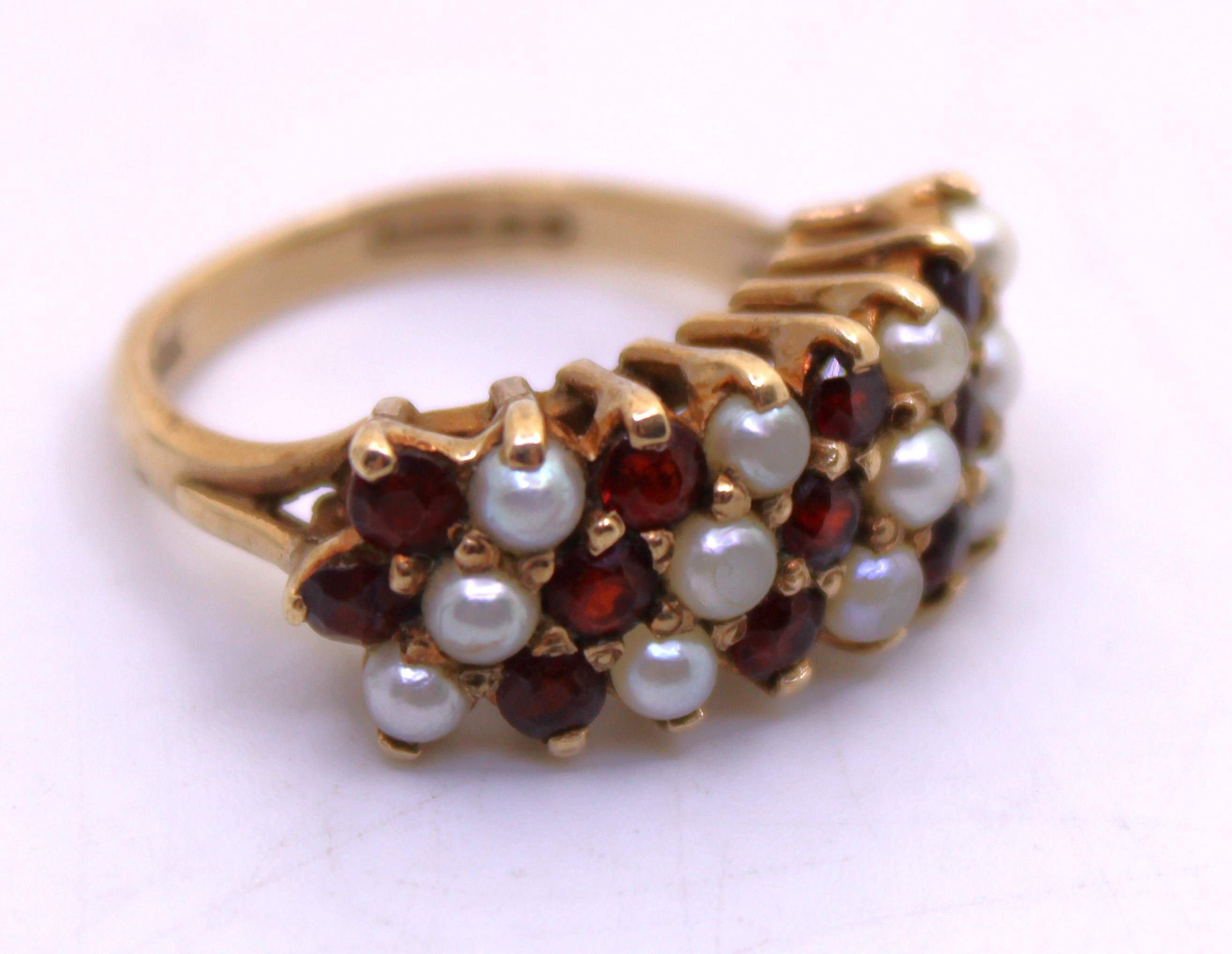 Group of three 9ct Gold dress rings.  To include a 9ct Gold Garnet Cluster ring, a 9ct Gold Cultured - Image 2 of 4