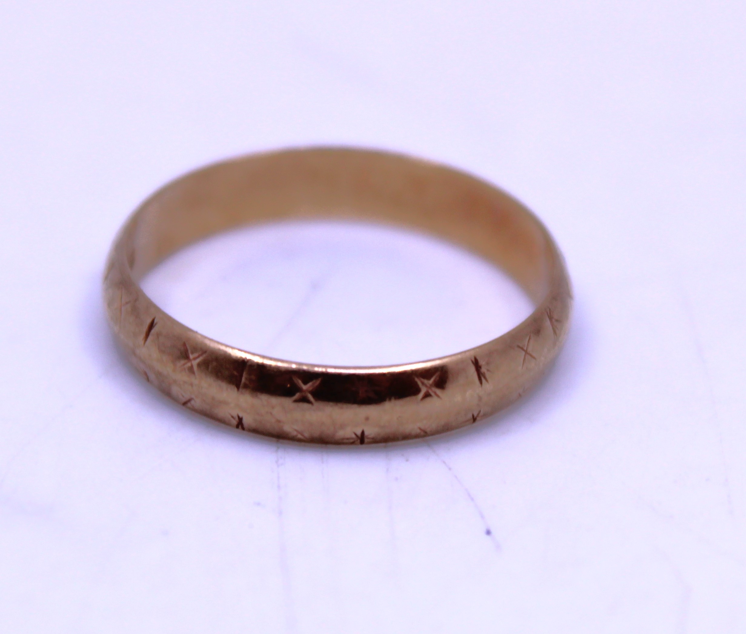 9ct Gold Wedding Band and 9ct Gold Knot Ring.   They are both hallmarked "375" for 9ct Gold.  The - Image 2 of 3