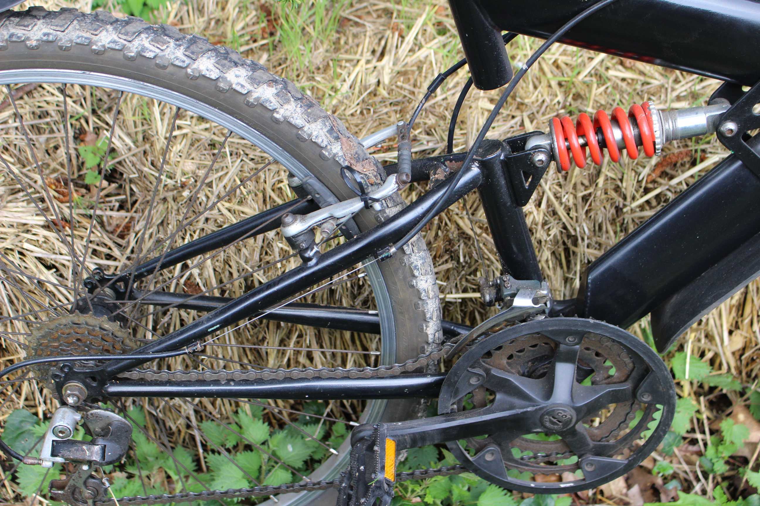 1  x mountain bike and 1 x road bike some accessories included. - Image 14 of 15