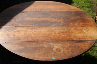 George III oak drop leaf gate leg table. 124cm long. (1)