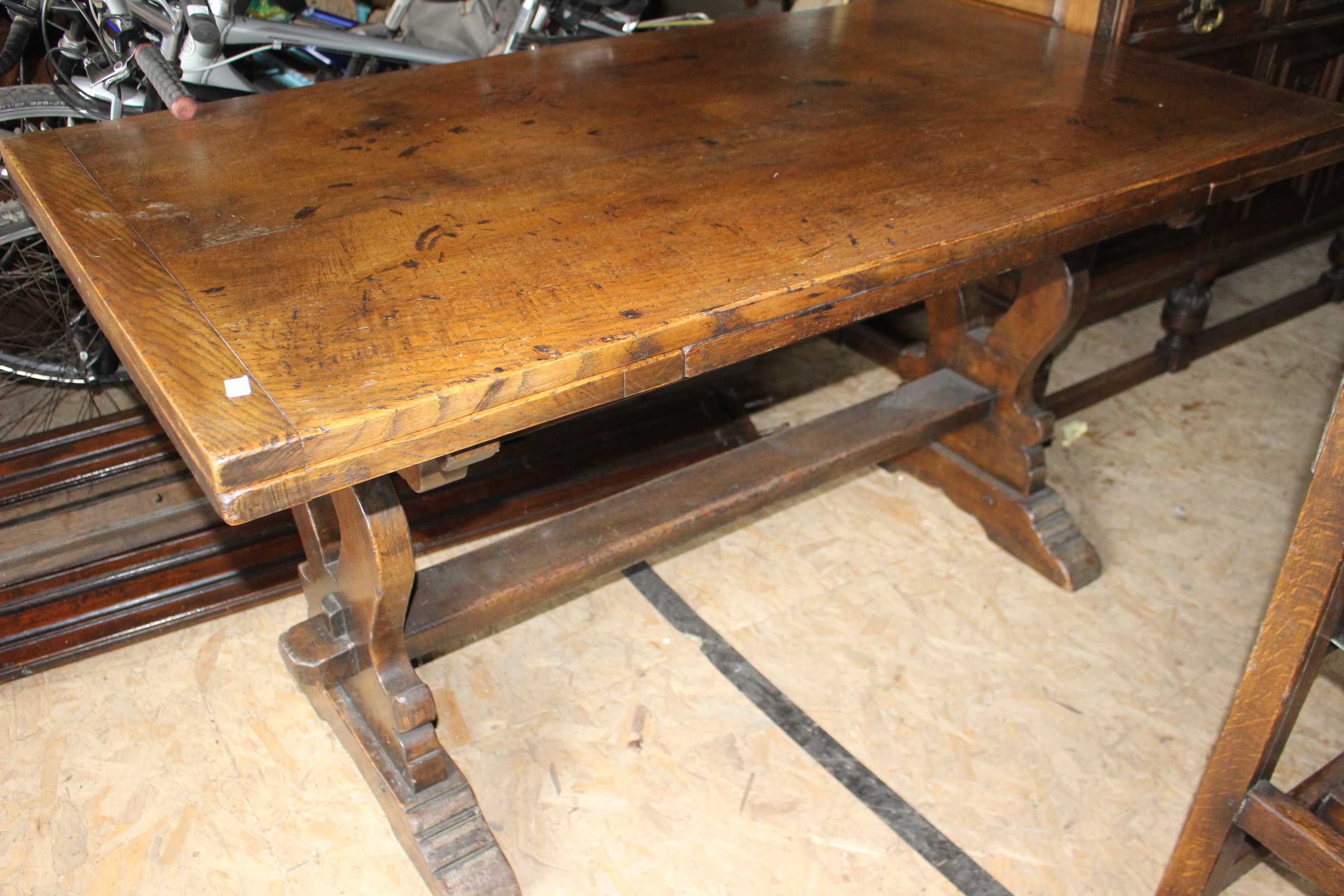 A 1930s oak dining room draw leaf table. Complete with 4 x leather seated chairs and 1 x arts and - Image 3 of 9