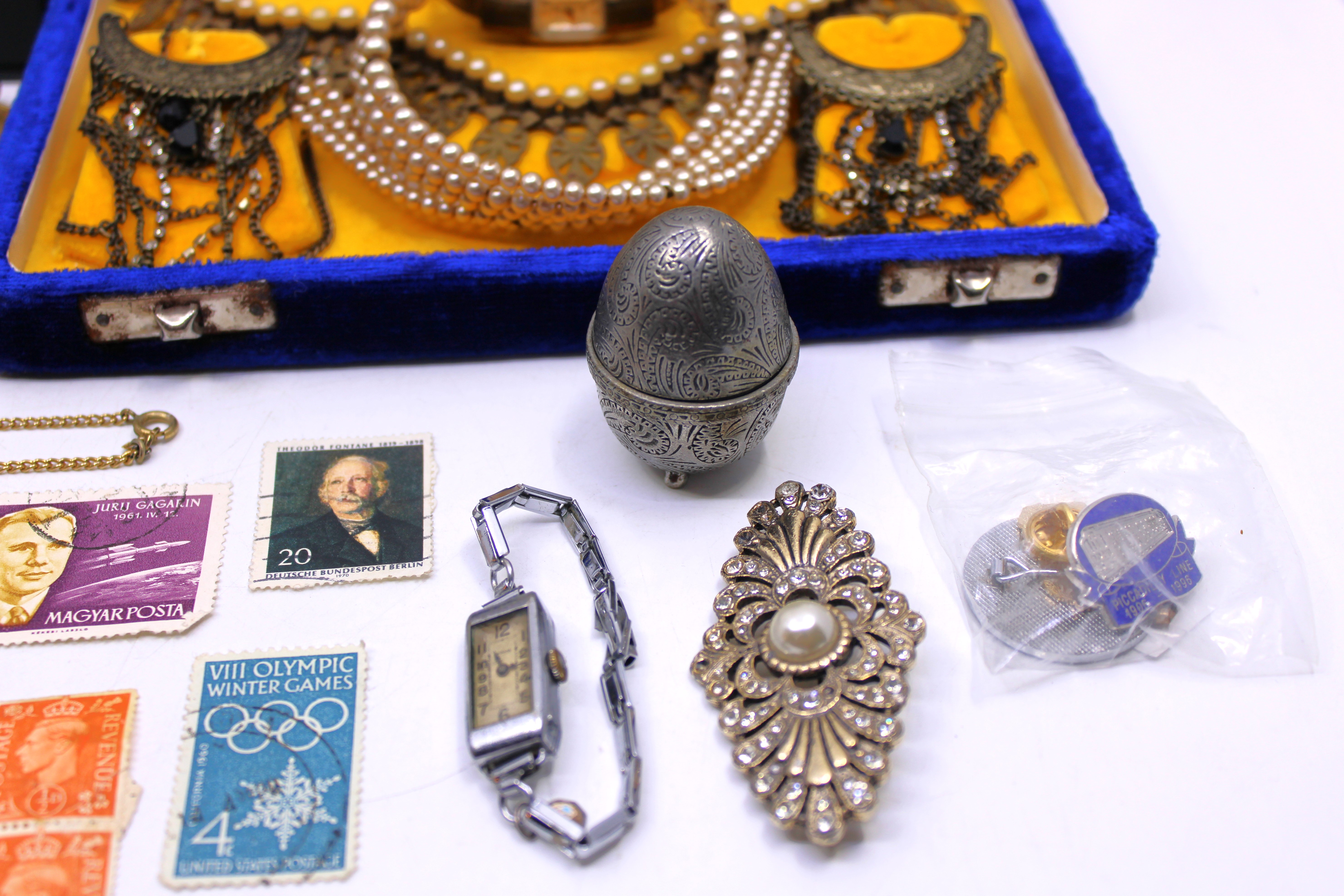 Selection of Costume Jewellery and Miscellaneous items.  To include Brooches, Simulated Pearls, - Image 3 of 4
