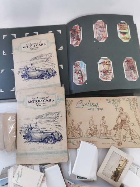 A collection of cigarette cards and cigarette card albums. (1) - Image 2 of 3