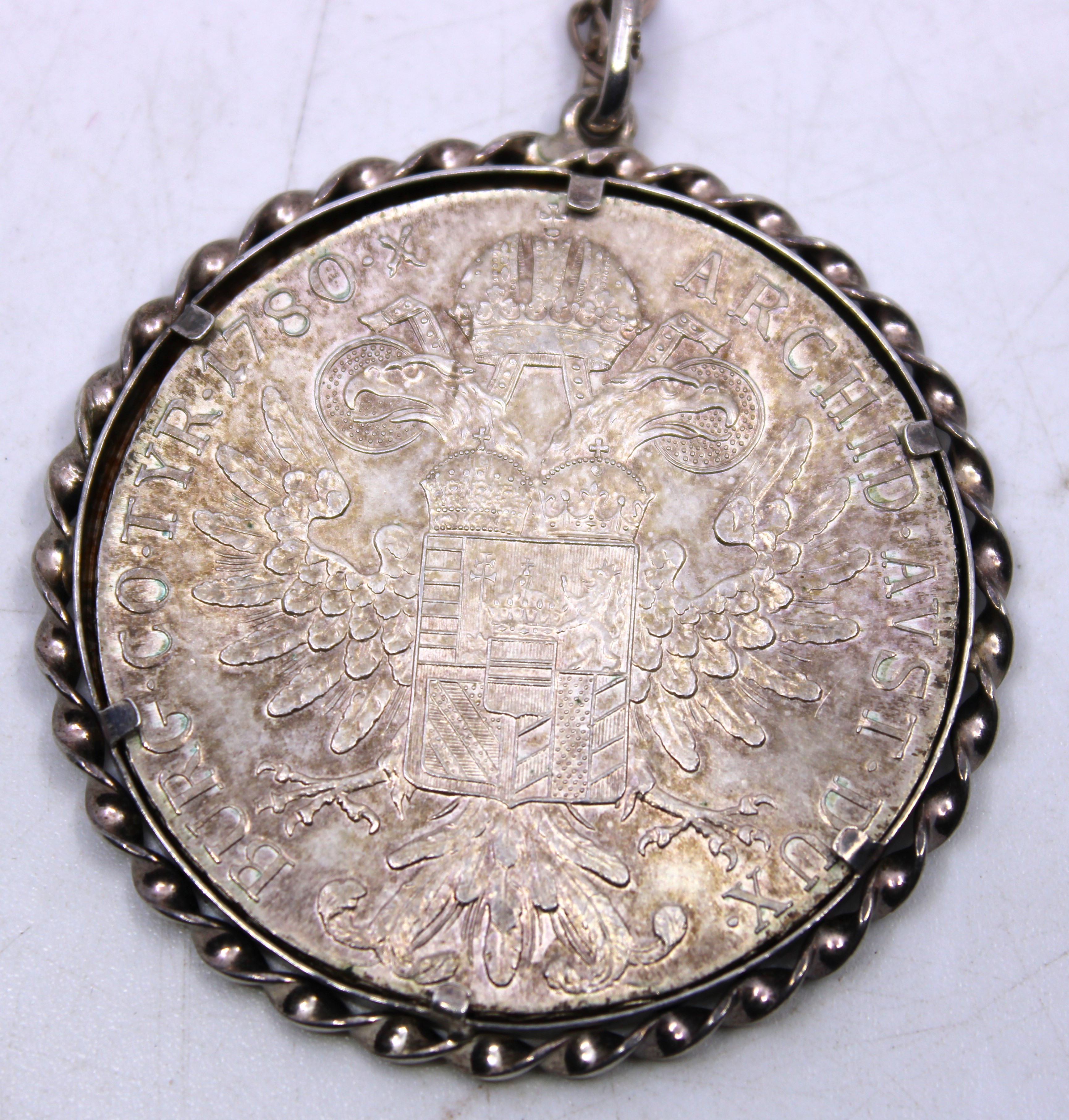 Maria Theresa 1780 Thaler Re-strike Coin Pendant on a Silver Chain.  An impressive size Coin Pendant - Image 3 of 3