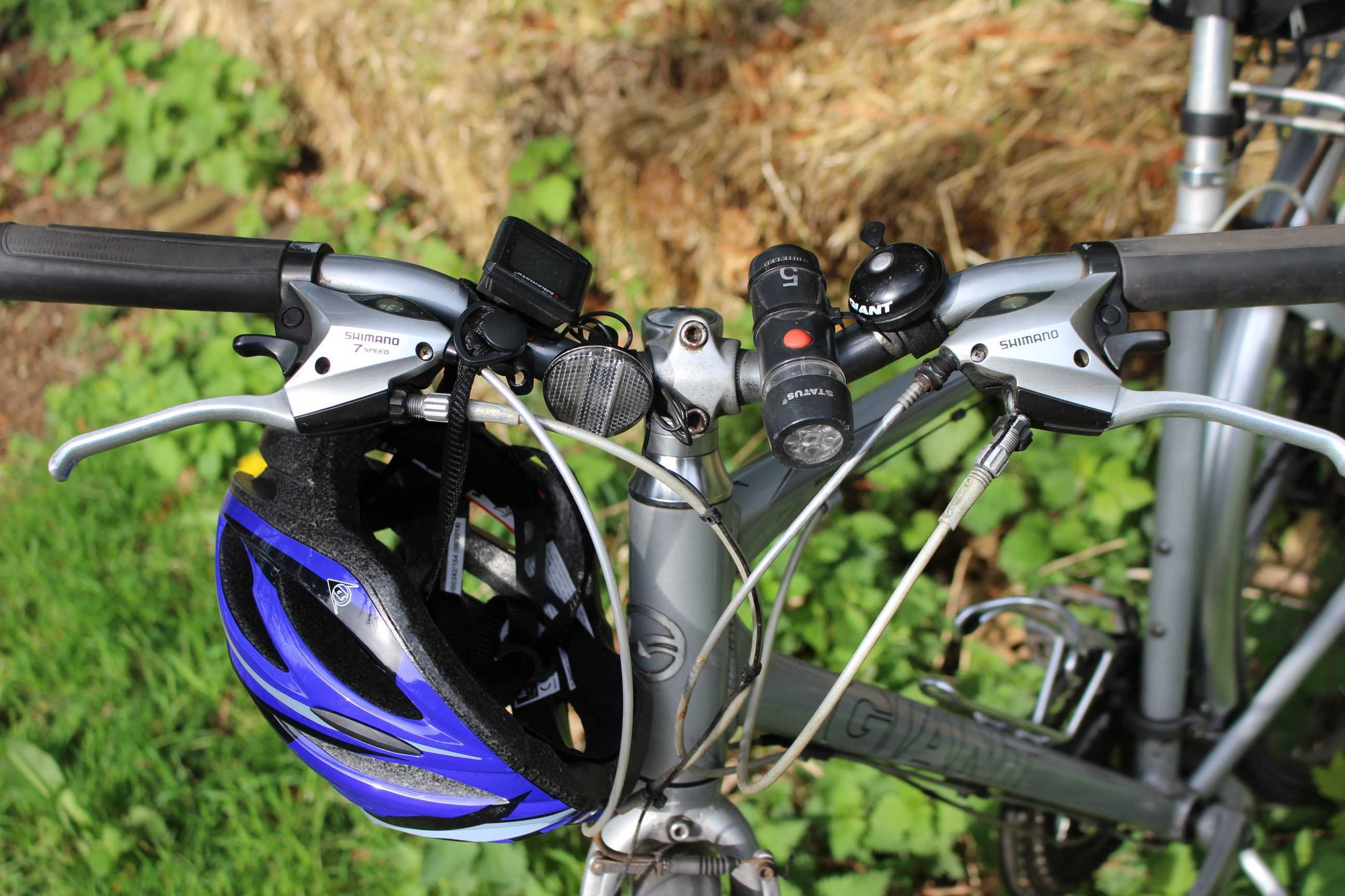 1  x mountain bike and 1 x road bike some accessories included. - Image 2 of 15
