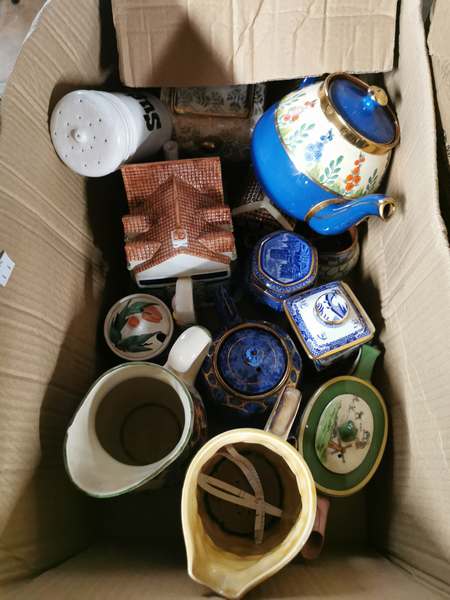 A quantity of miscellaneous ceramics to include; teapots, figurines, teaware, Carlton ware and other - Image 5 of 6