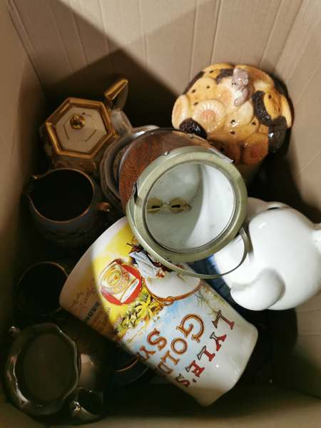 A quantity of miscellaneous ceramics to include; teapots, figurines, teaware, Carlton ware and other - Image 4 of 6