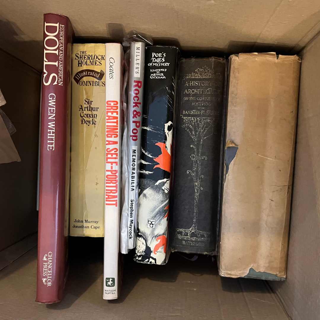 A mixed box of vintage books to include various volumes of hobby related books amongst others. ( - Image 2 of 2