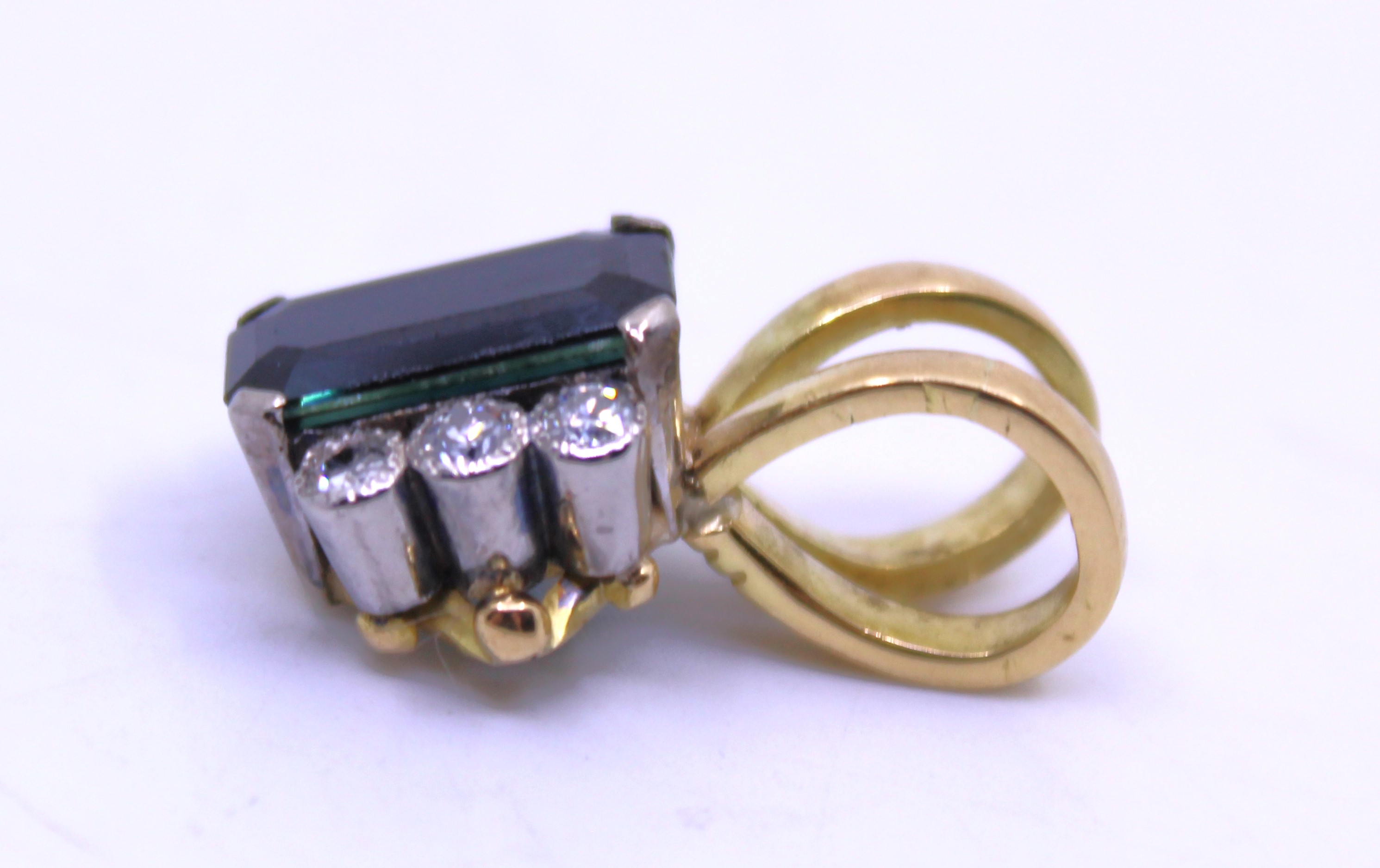 18ct Yellow Gold Sapphire and Diamond Pendant.  The Rectangular Step Cut Sapphire measures approx. - Image 3 of 3
