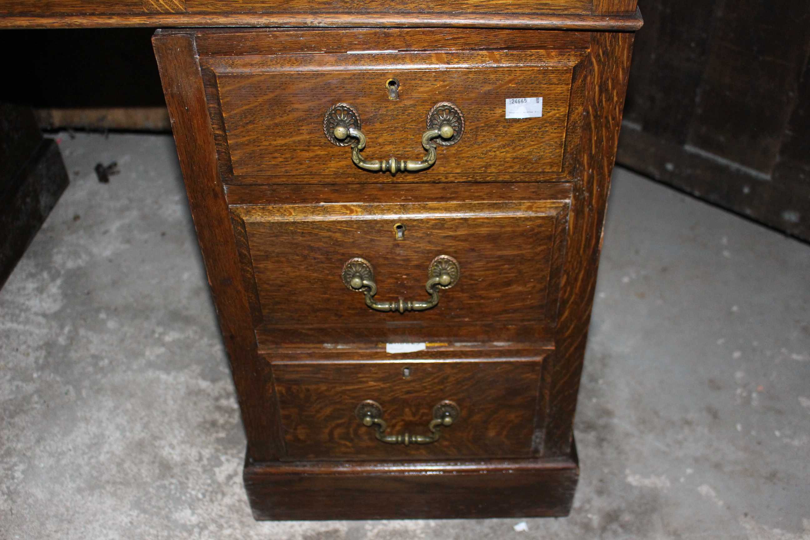 An antique twin pedestal oak desk with red leather top and brass handles. 122cm wide and 69cm - Image 5 of 5