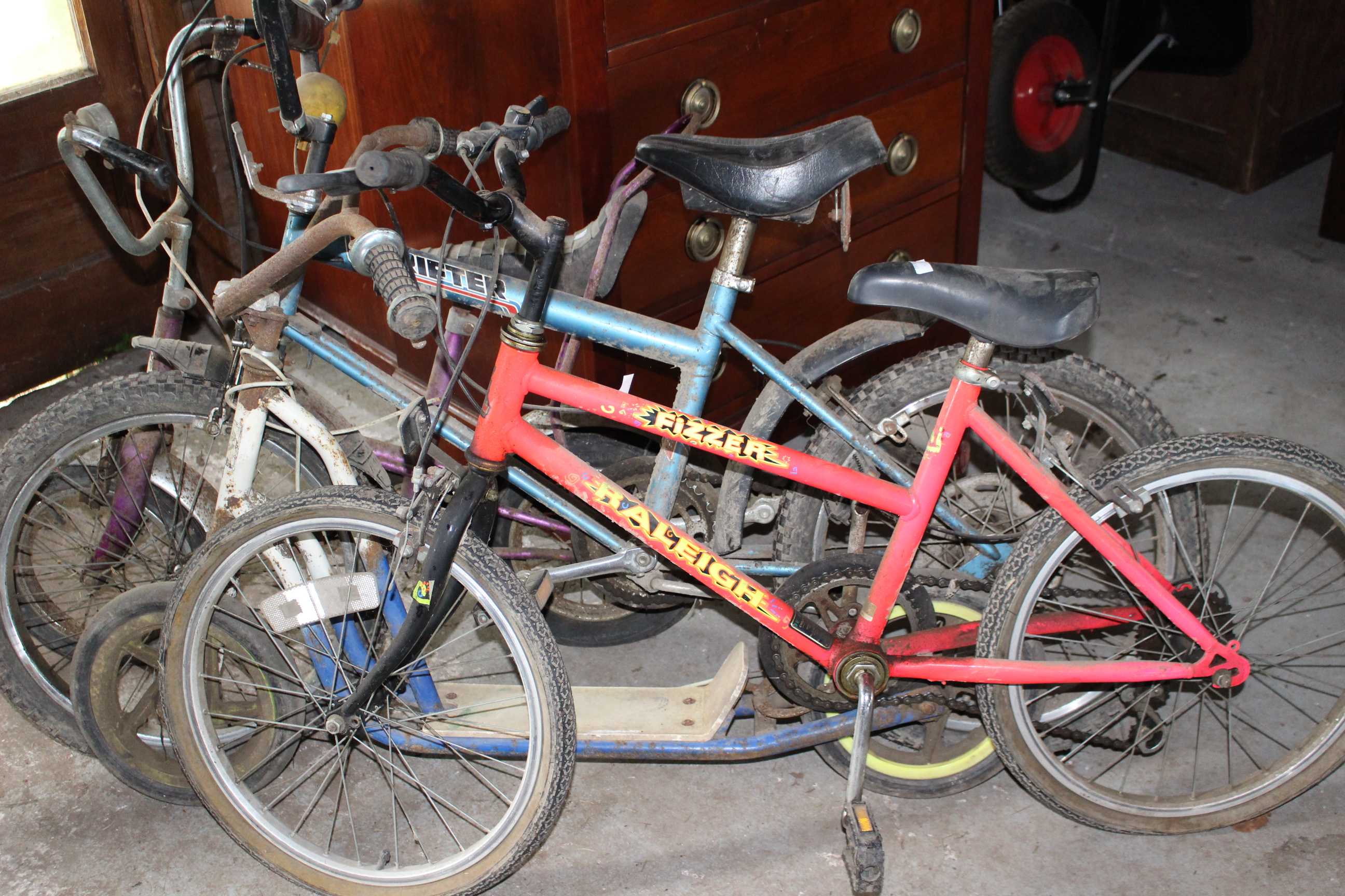 3 x Vintage Childrens pushbikes and 1 x Childrens scooter, to include 1 x Raleigh Budgie and 1 x - Image 3 of 5