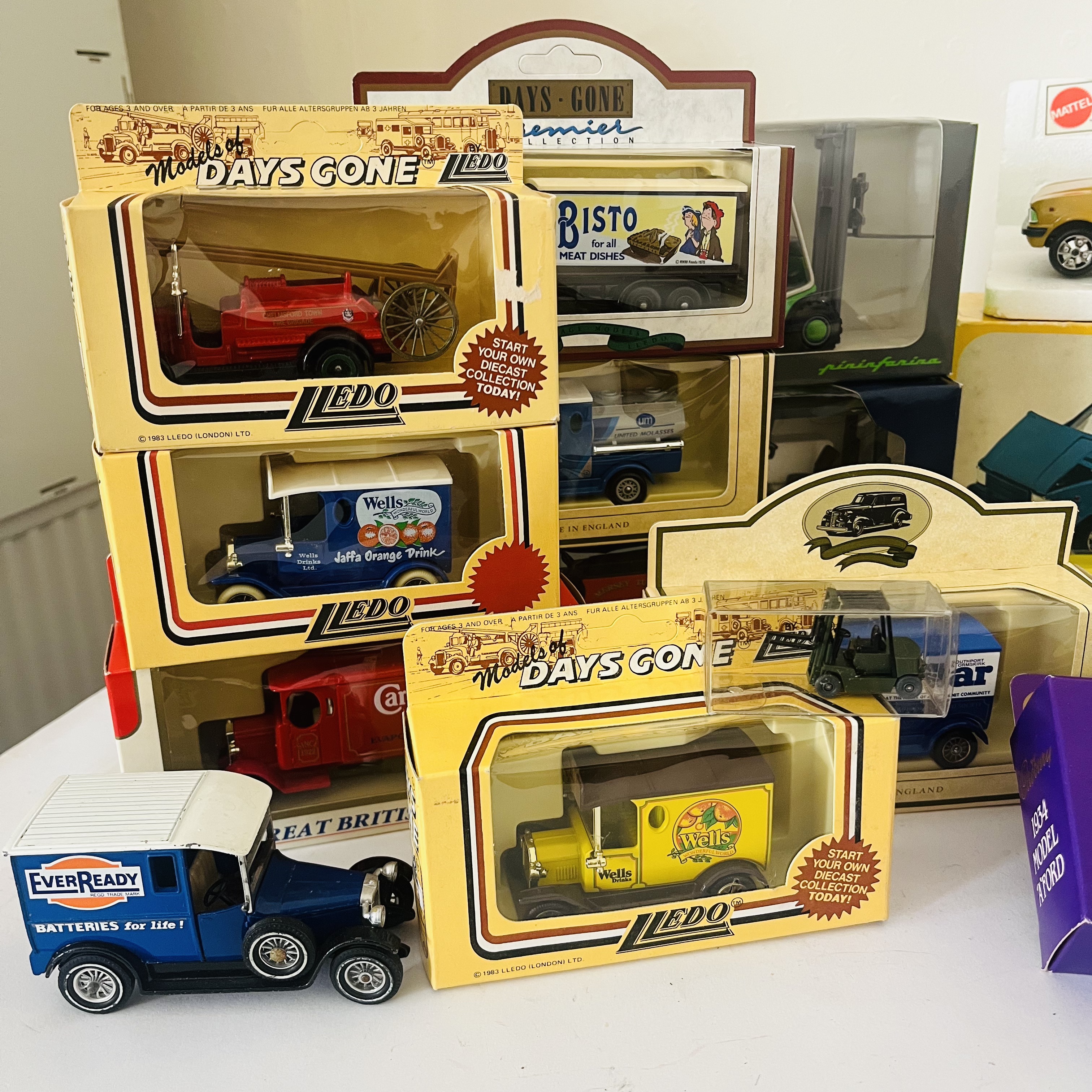 A collection of collectable die-cast vechicles to include: a boxed 1980 Mattel Mebetoys Mini 90 in - Image 5 of 5