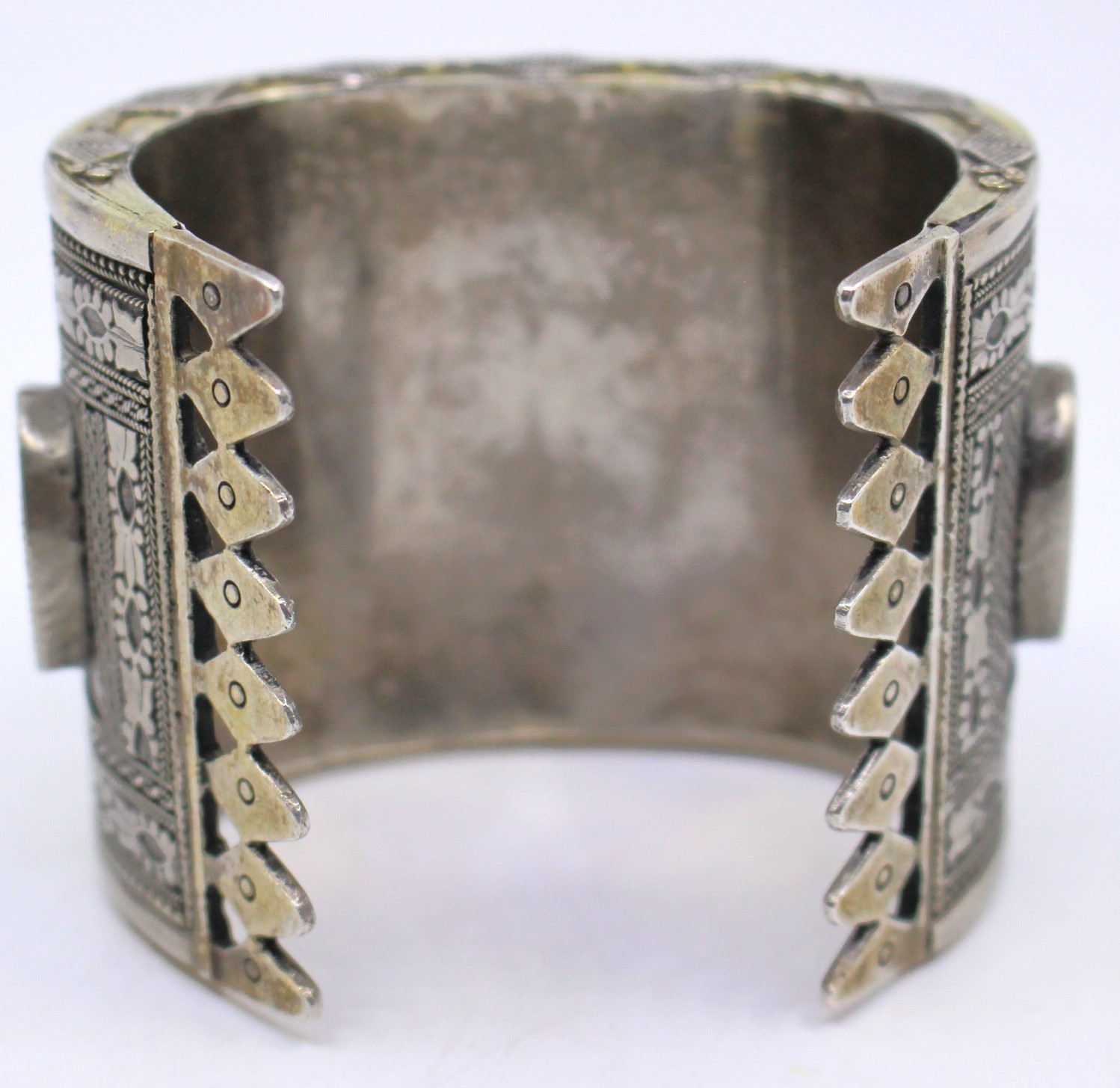 Late 19th Century Kazakh people Silk Road Unmarked White Metal and Parcel Gilt cuff bracelet set - Image 2 of 3
