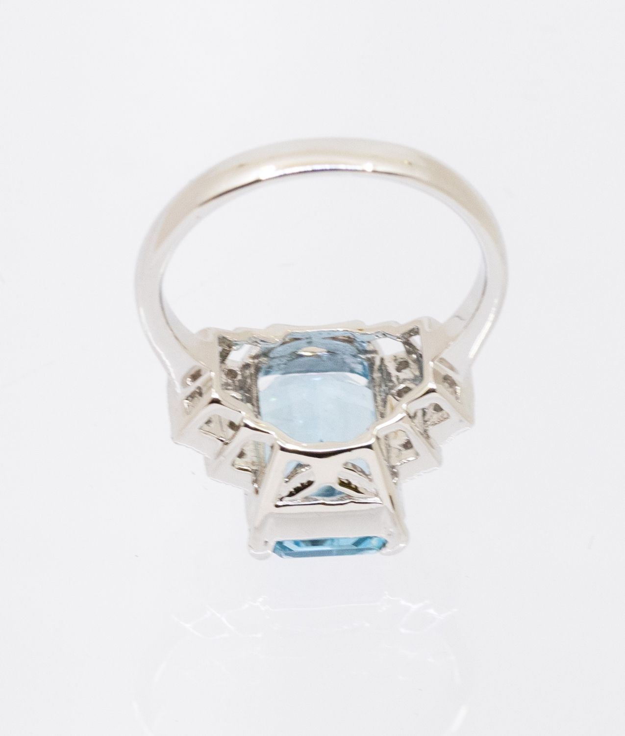 An Art Deco style aquamarine and diamond set 18ct white gold ring, comprising a rectangular step cut - Image 3 of 3