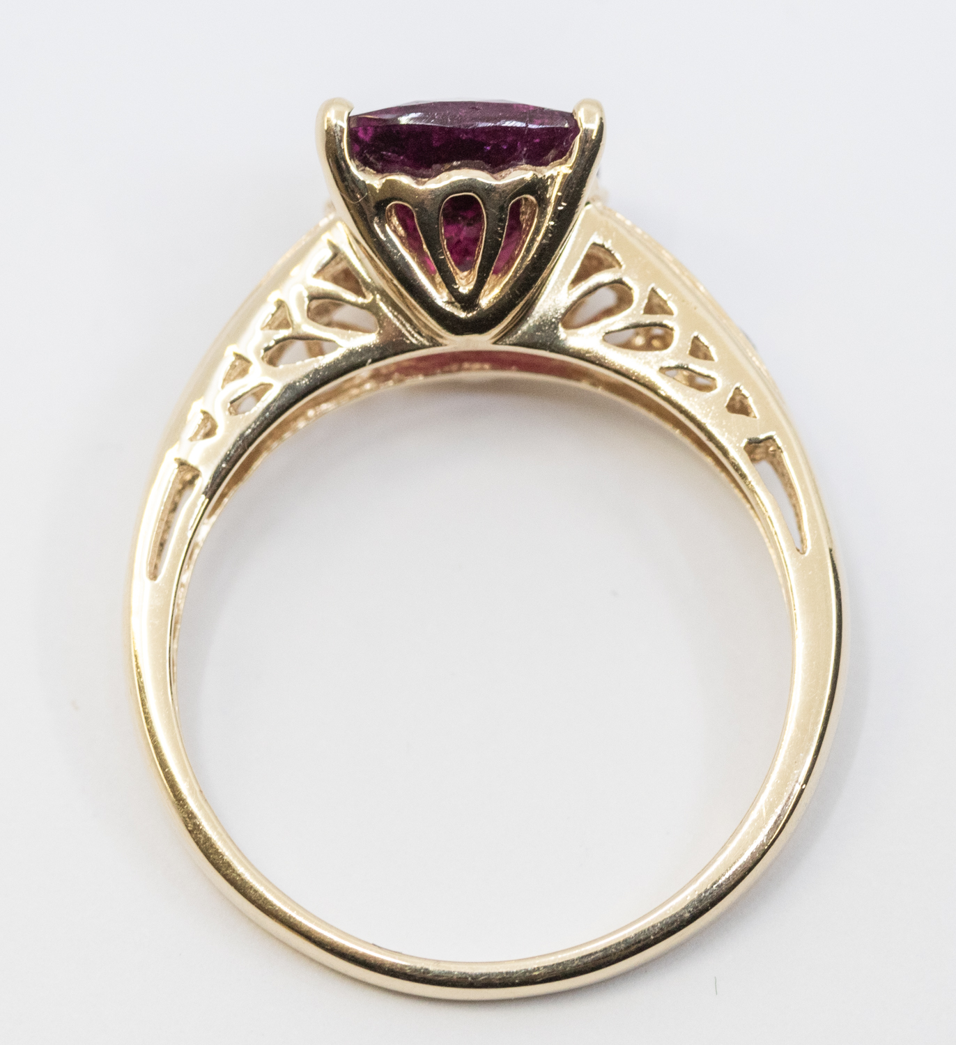 A tourmaline and diamond set 14ct yellow gold dress ring, claw set with a rectangular cushion cut - Image 2 of 5