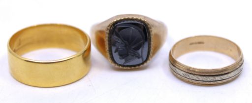 Selection of Gold Jewellery. To include a 9ct Gold Wedding Band, a 22ct Gold Wedding Band and a