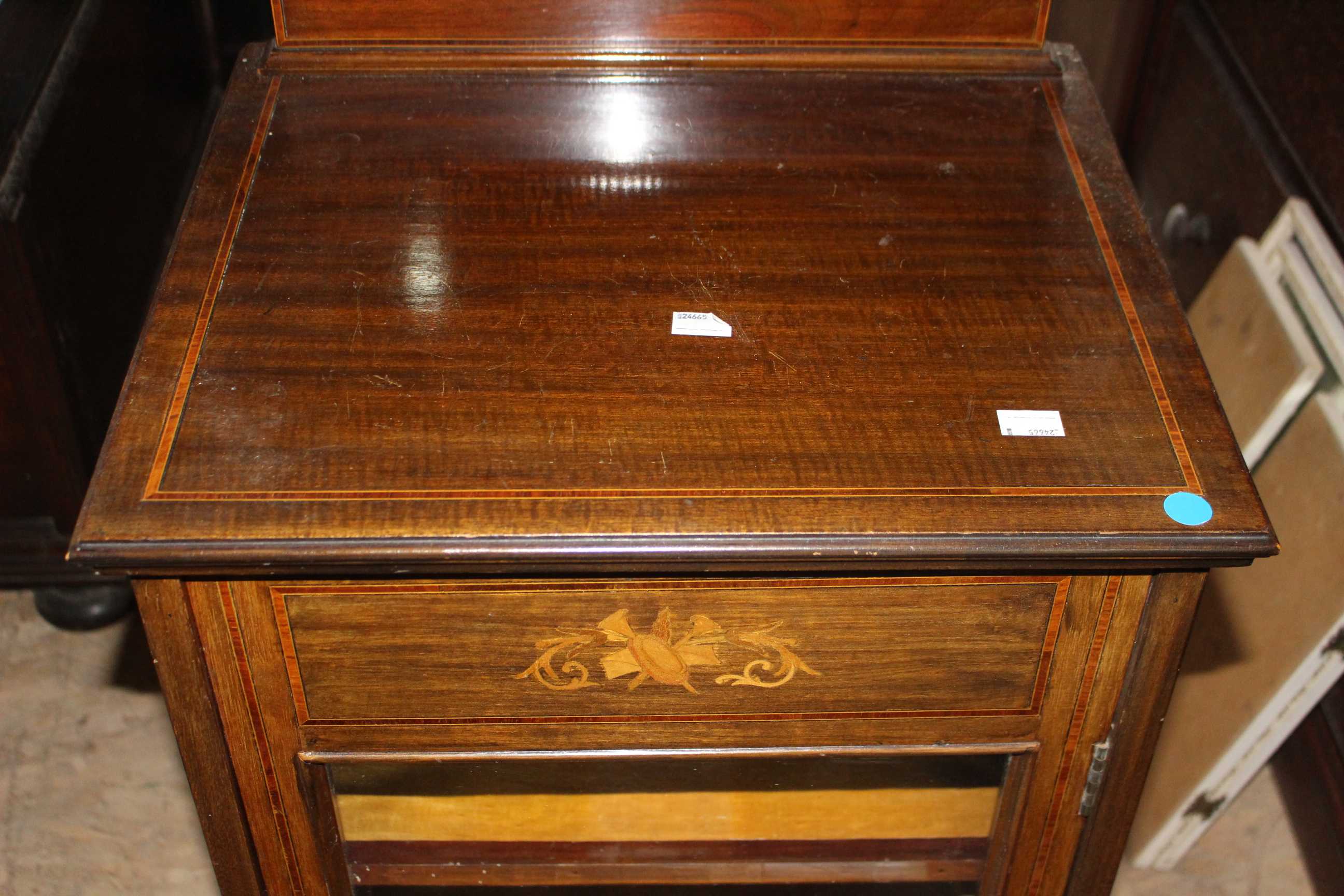 An Edwardian mahogany inlaid, glass fronted music cabinet. (1) - Image 2 of 3