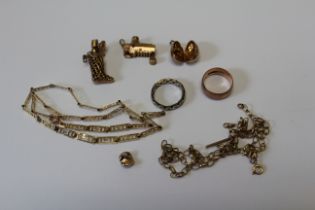 A collection of 9ct gold jewellery to include a 9ct articulated Christmas stocking charm, a 9ct