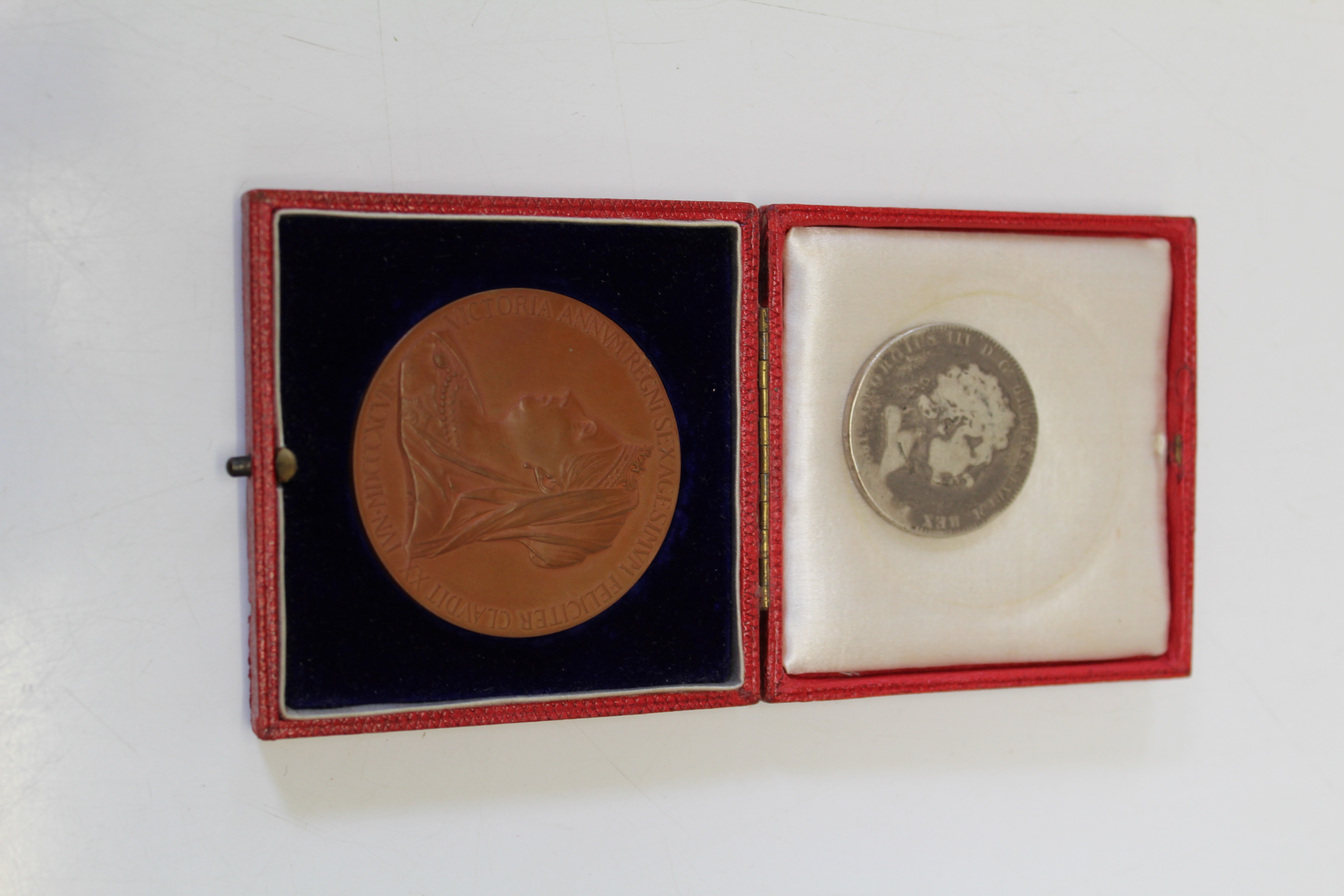 1807 George III Crown 1837 Queen Victoria medallion, boxed