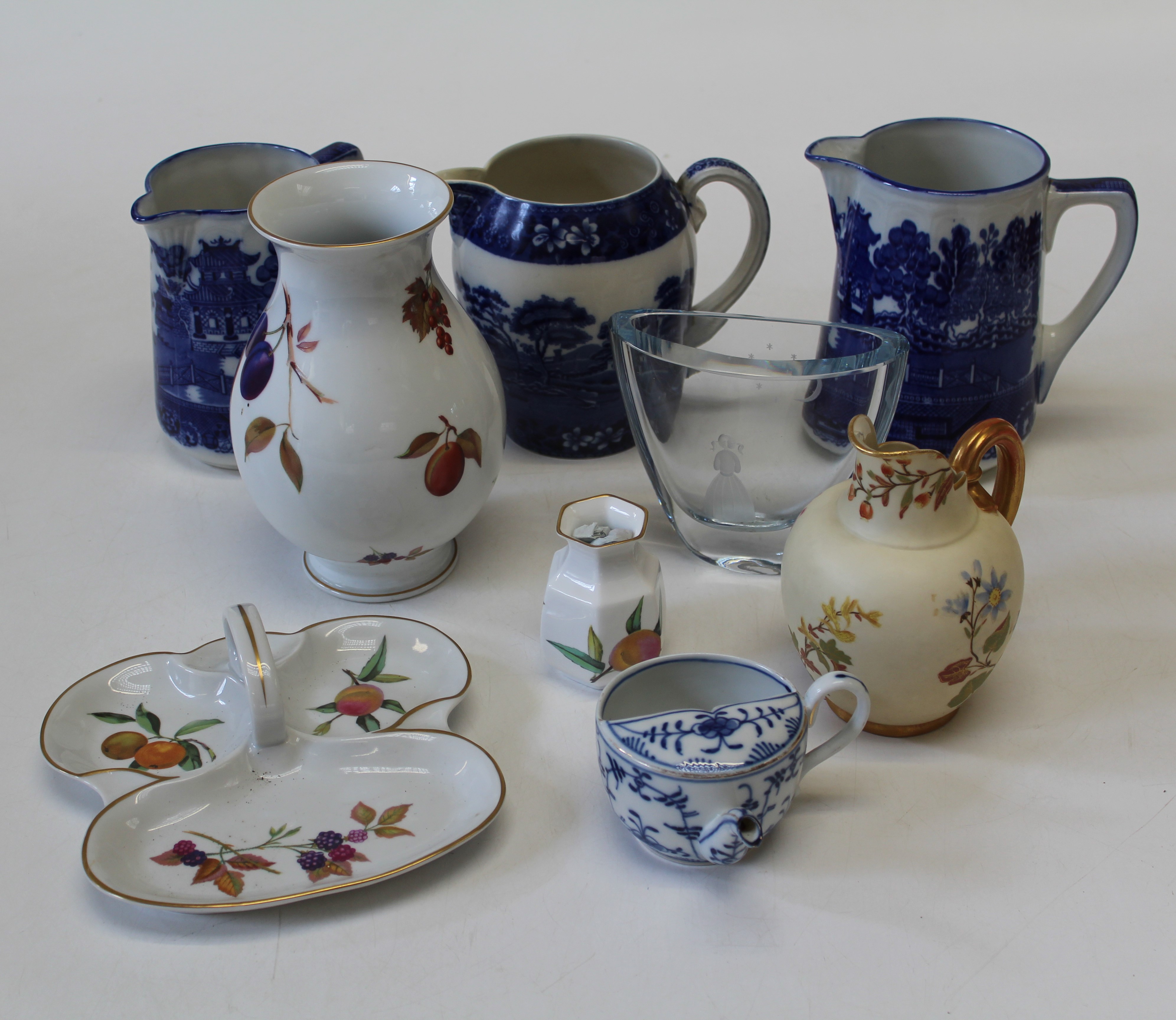 A collection of ceramics, to include a Worcester blush ivory flat back jug, 1094, two Doulton