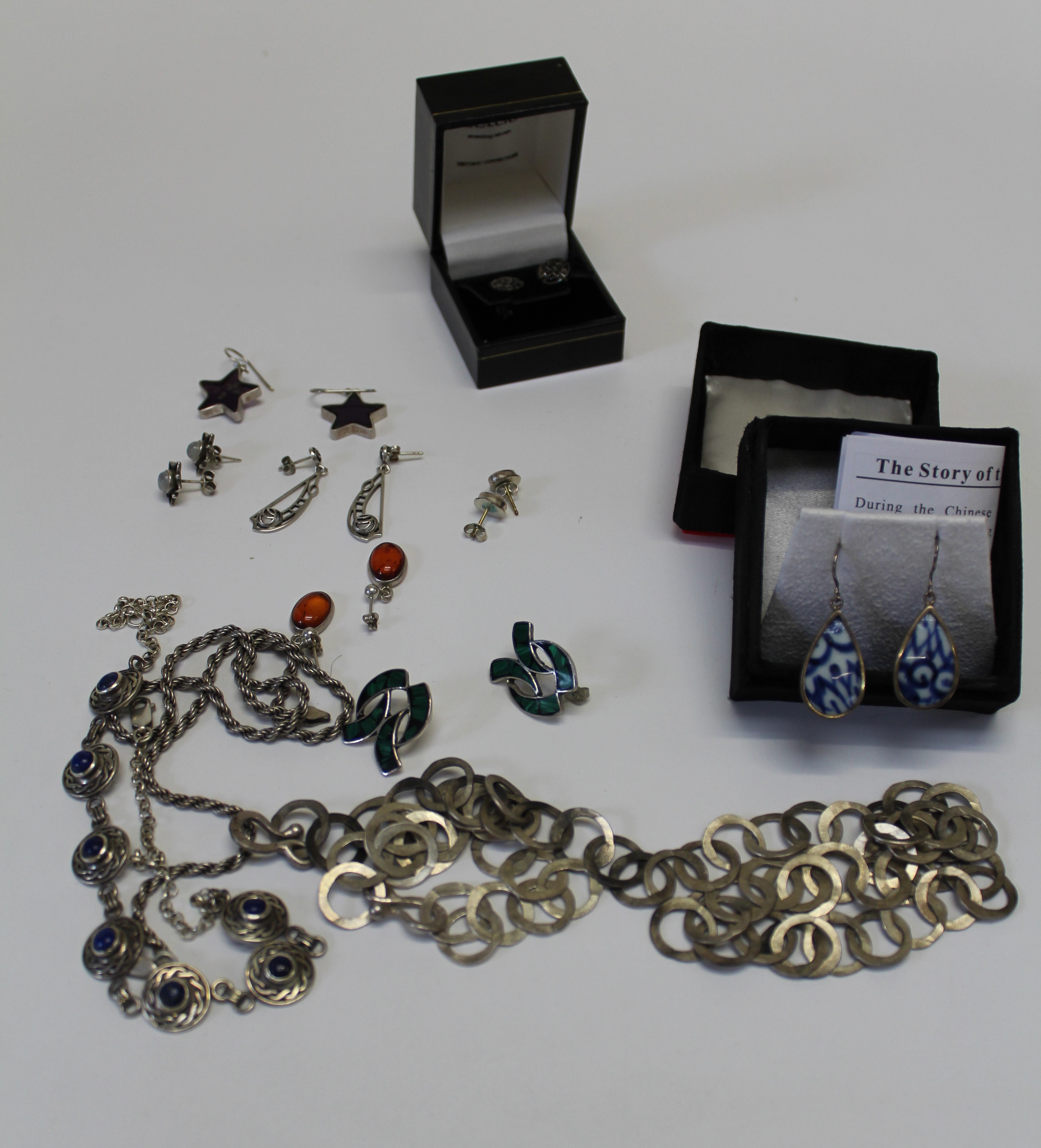 A collection of contemporary silver jewellery to include Rennie Mackintosh style earrings, a